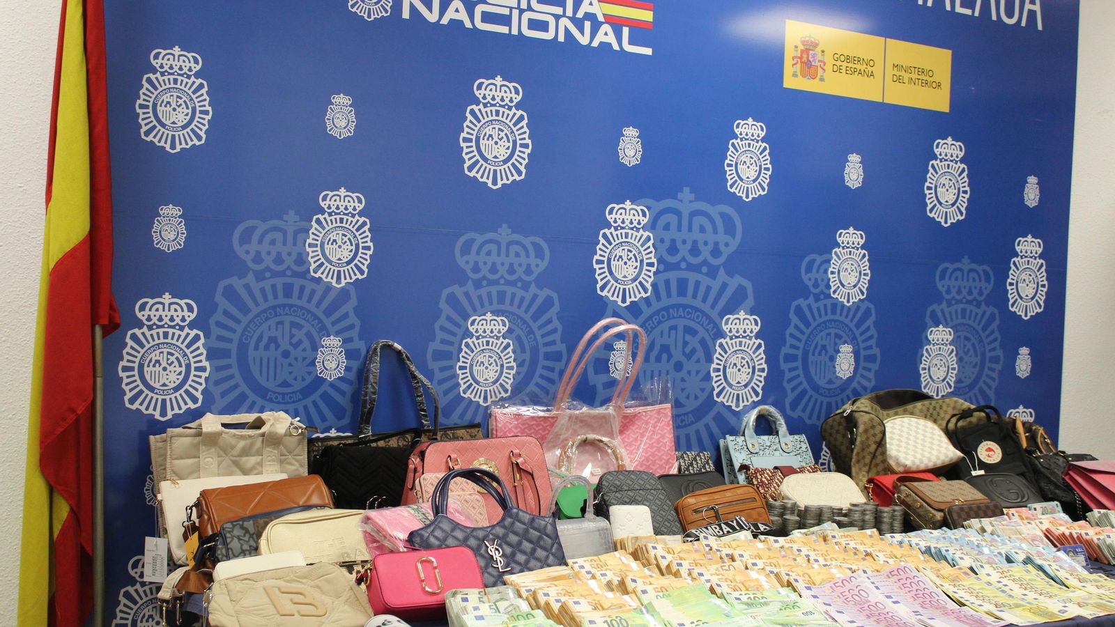 Cae una red que distribuía ropa de lujo falsificada en Málaga con 49 detenidos Cae una red que distribuía ropa de lujo falsificada en Málaga con 49 detenidos