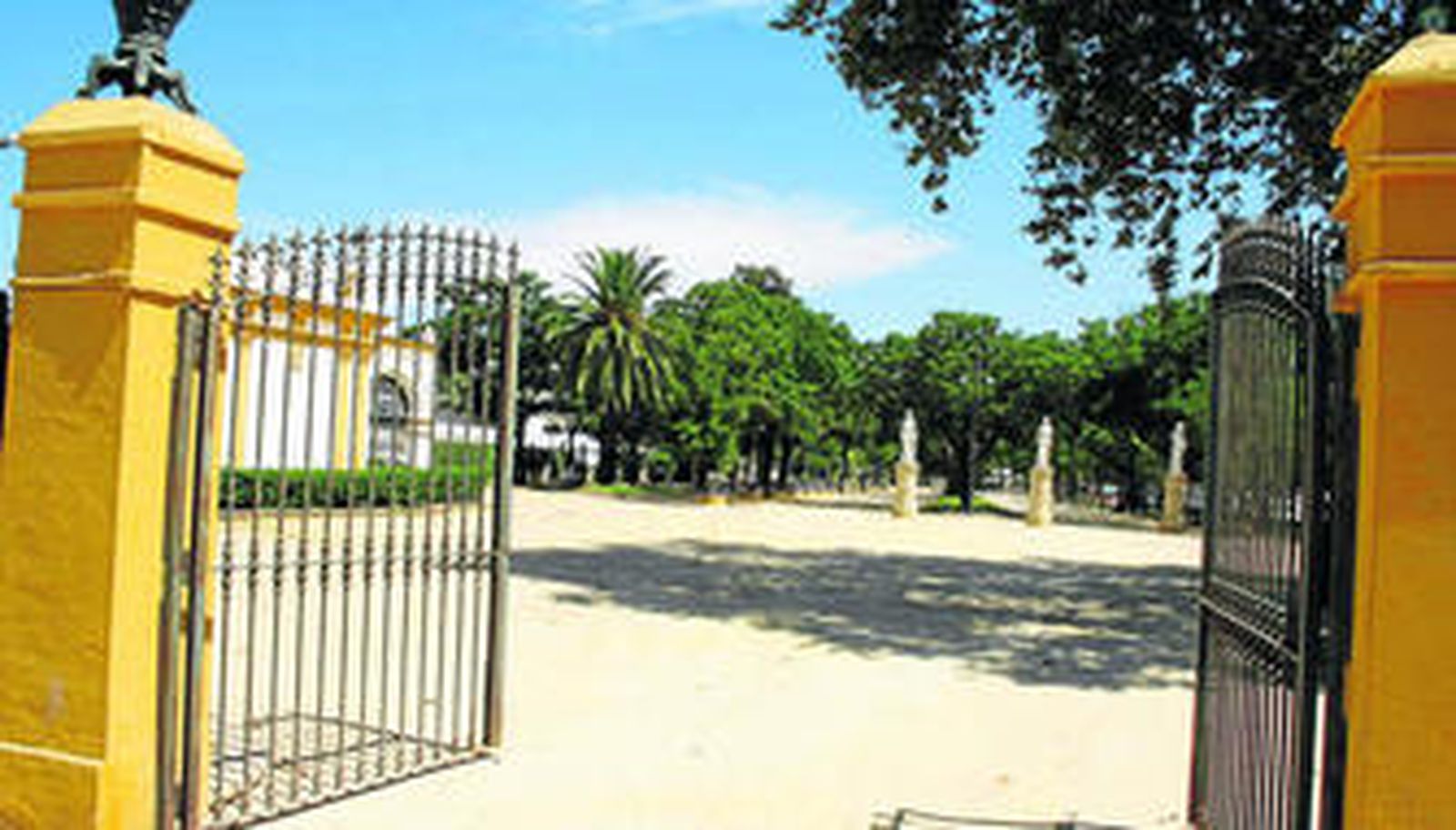 El Paseo de la Victoria, que será objeto de una intervención eléctrica para trasladar la Velada de los Milagros a este lugar el año próximo.