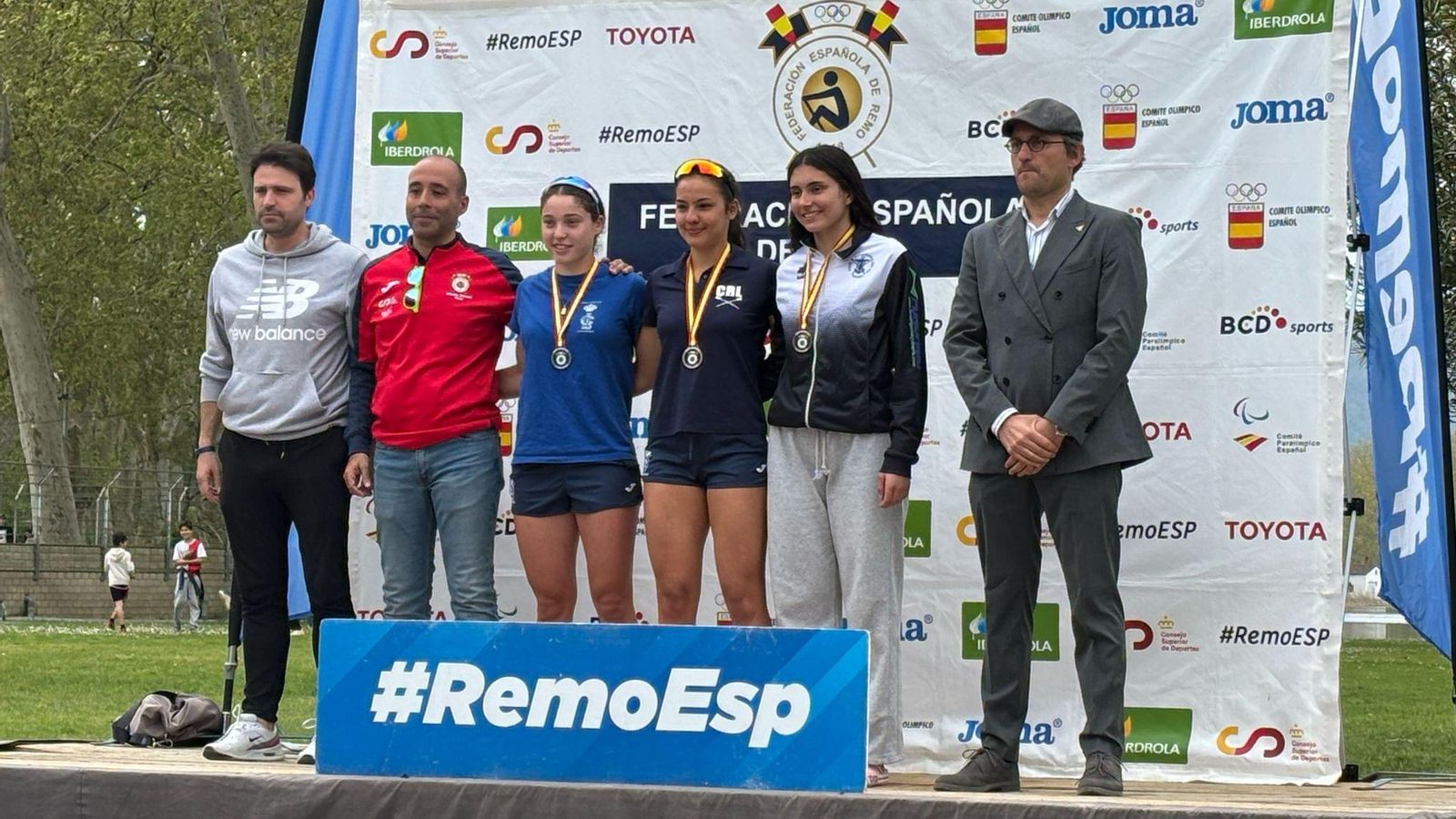 Esther Fuerte, en el centro del podio, con su medalla de oro