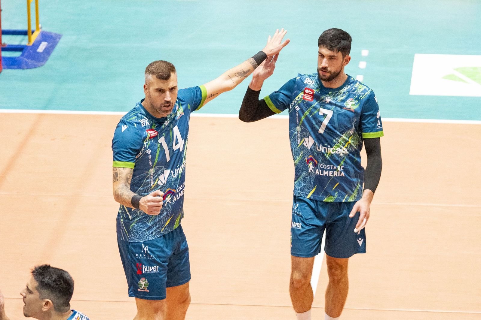 Las imágenes del partido entre Unicaja Costa de Almería y Pamesa Teruel de Superliga de voleibol