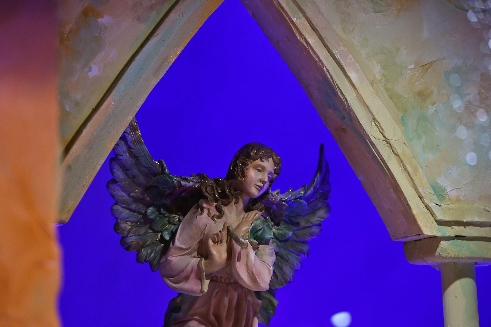 Imágenes de la inauguración del Belén Solidario del Consejo de Cofradías y Hermandades y el Corte Inglés