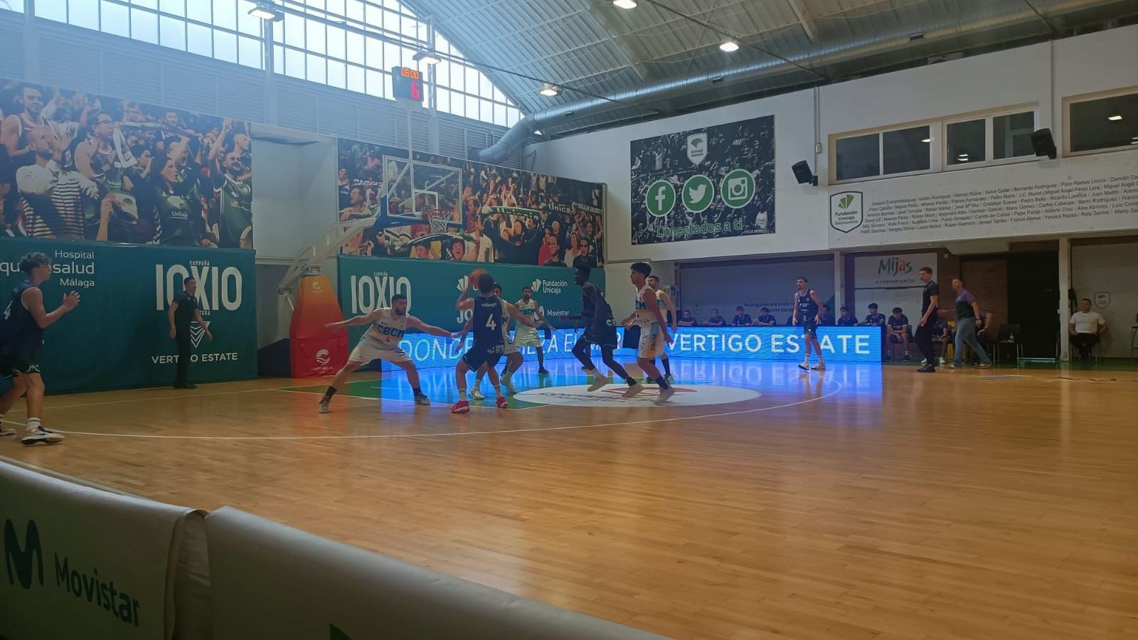 Ibon Navarro presencia el gran debut del Unicaja Andalucía en Tercera FEB