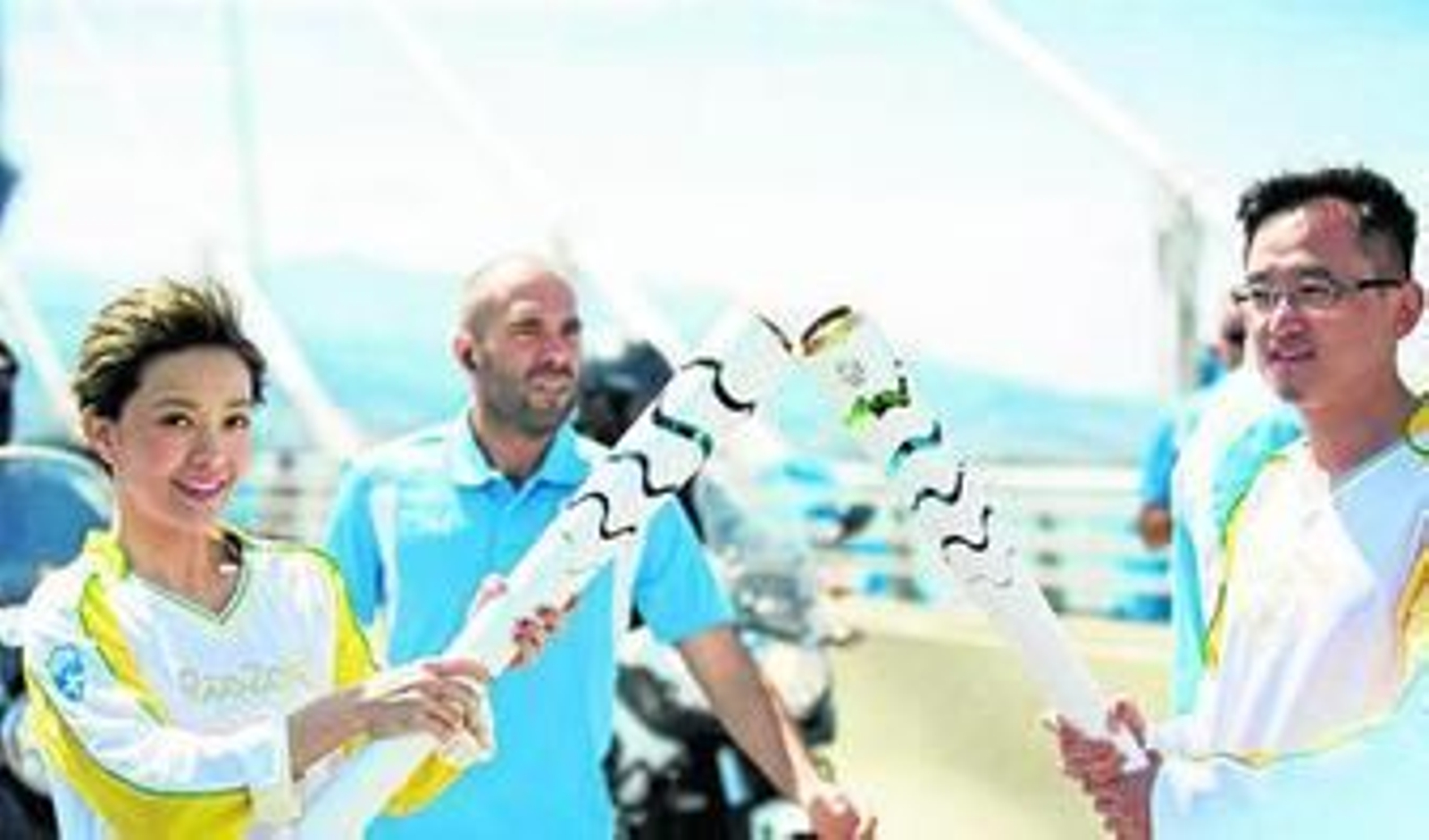 Jiang Lizhang, con la antorcha olímpica en una foto reciente en Grecia.