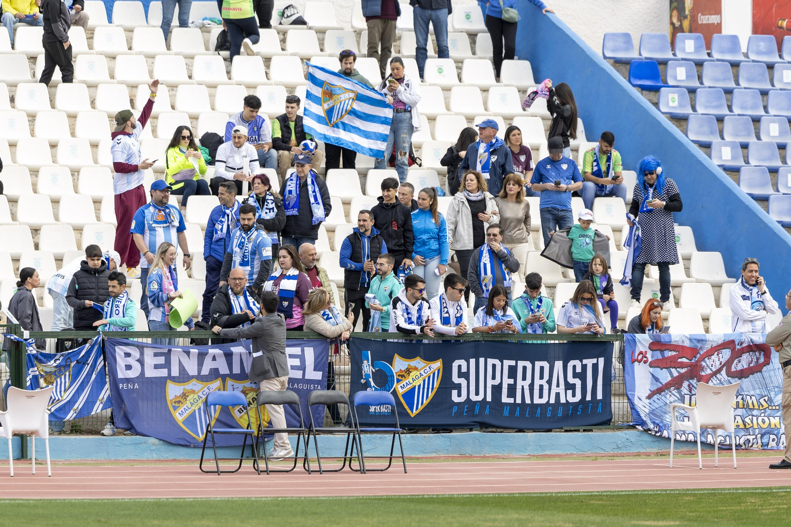 El malaguismo no falló: Búscate en las fotos del Melilla - Málaga CF