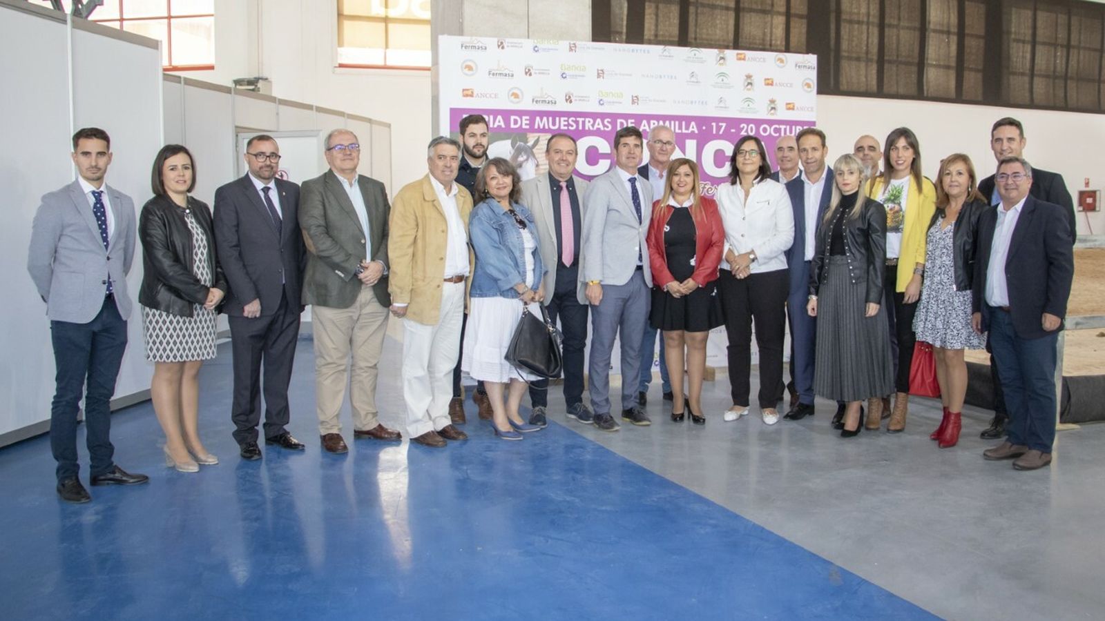 Representantes institucionales en la presentación.