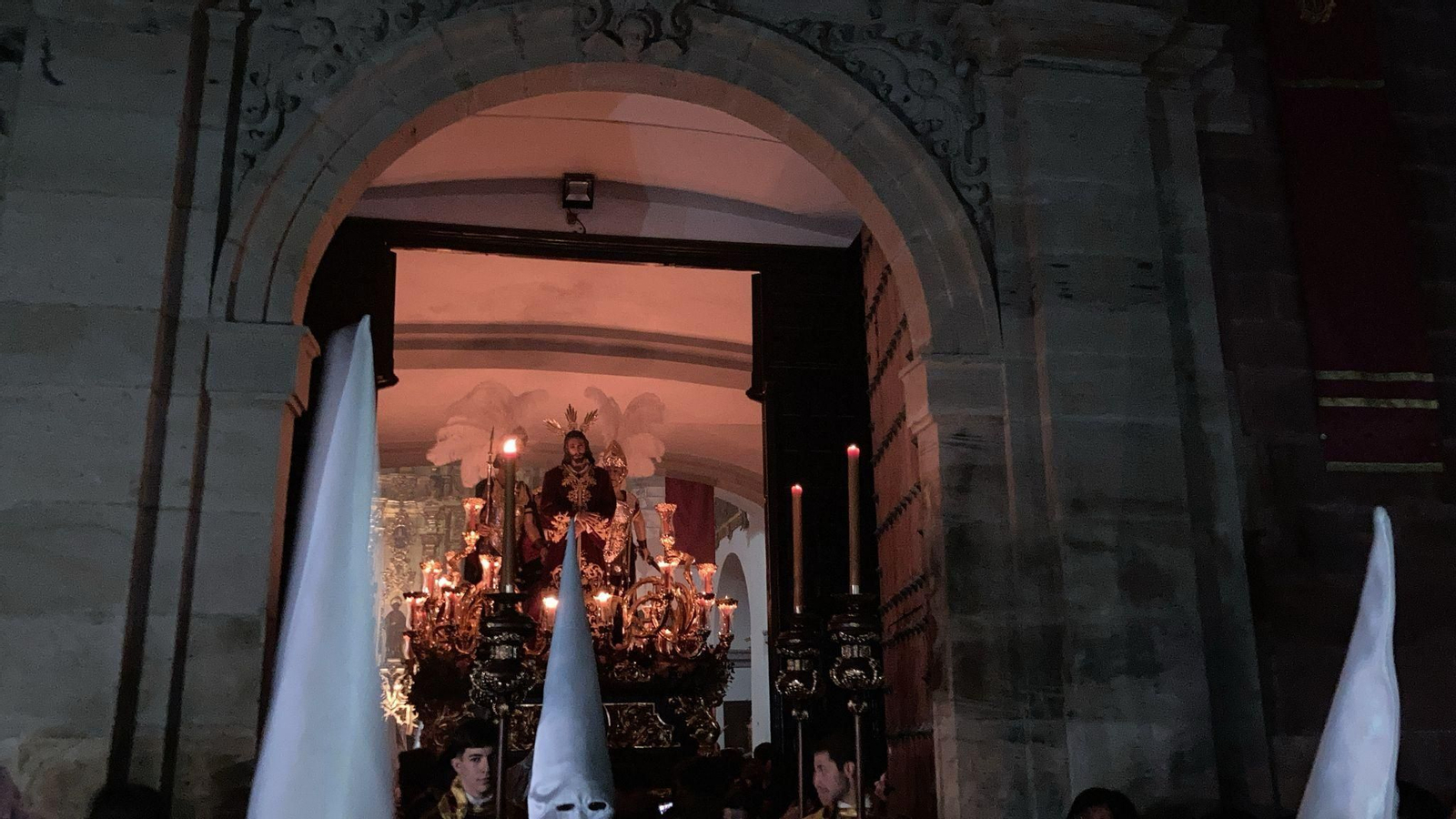 Martes Santo en Montoro: Una multitud arropa a la Hermandad de la Humildad, en imágenes