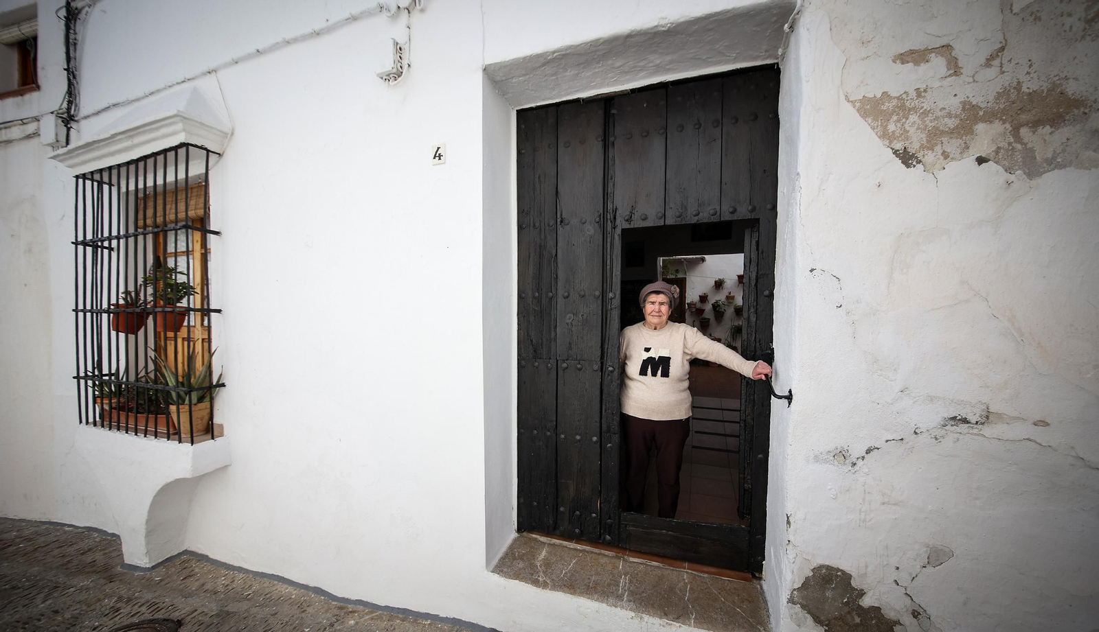 Así es la cueva de Encarna en la peña de Arcos