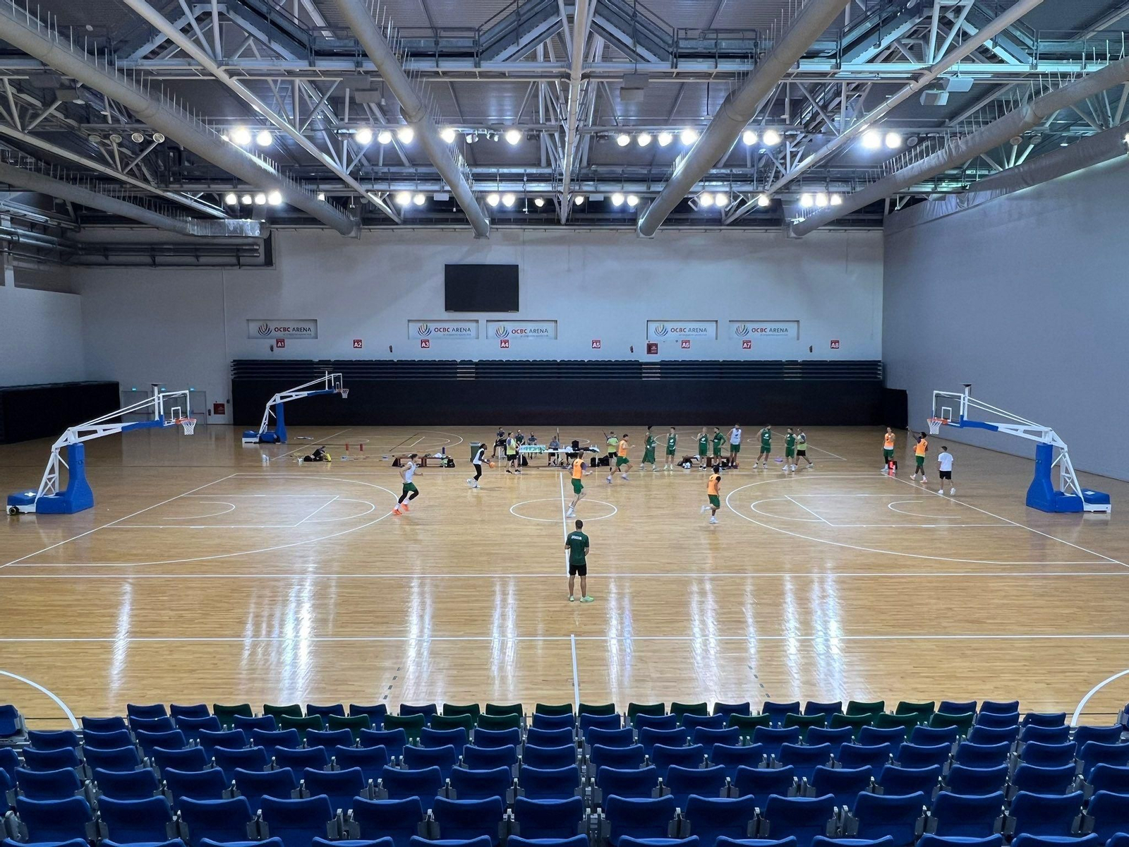 El primer entrenamiento en pista del Unicaja en Singapur