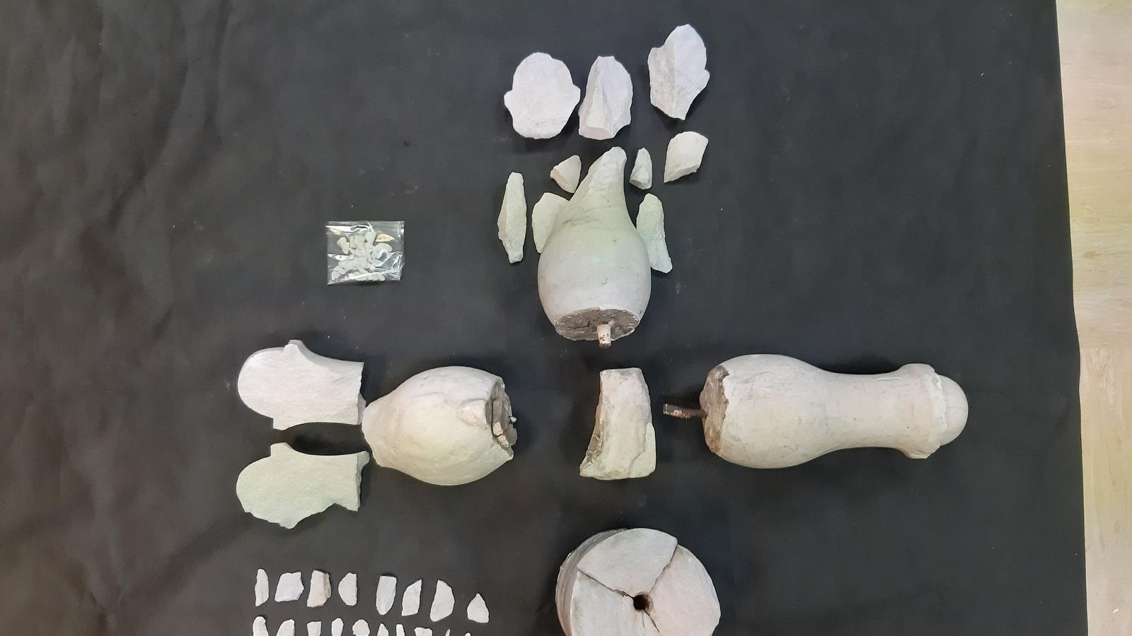 Fragmentos en los que se rompió la cruz.