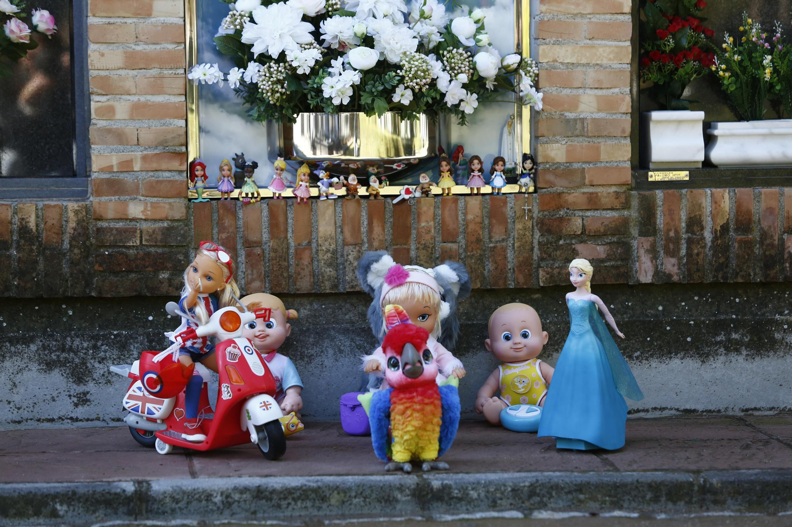 Las imágenes de Día de todos los santos en el cementerio