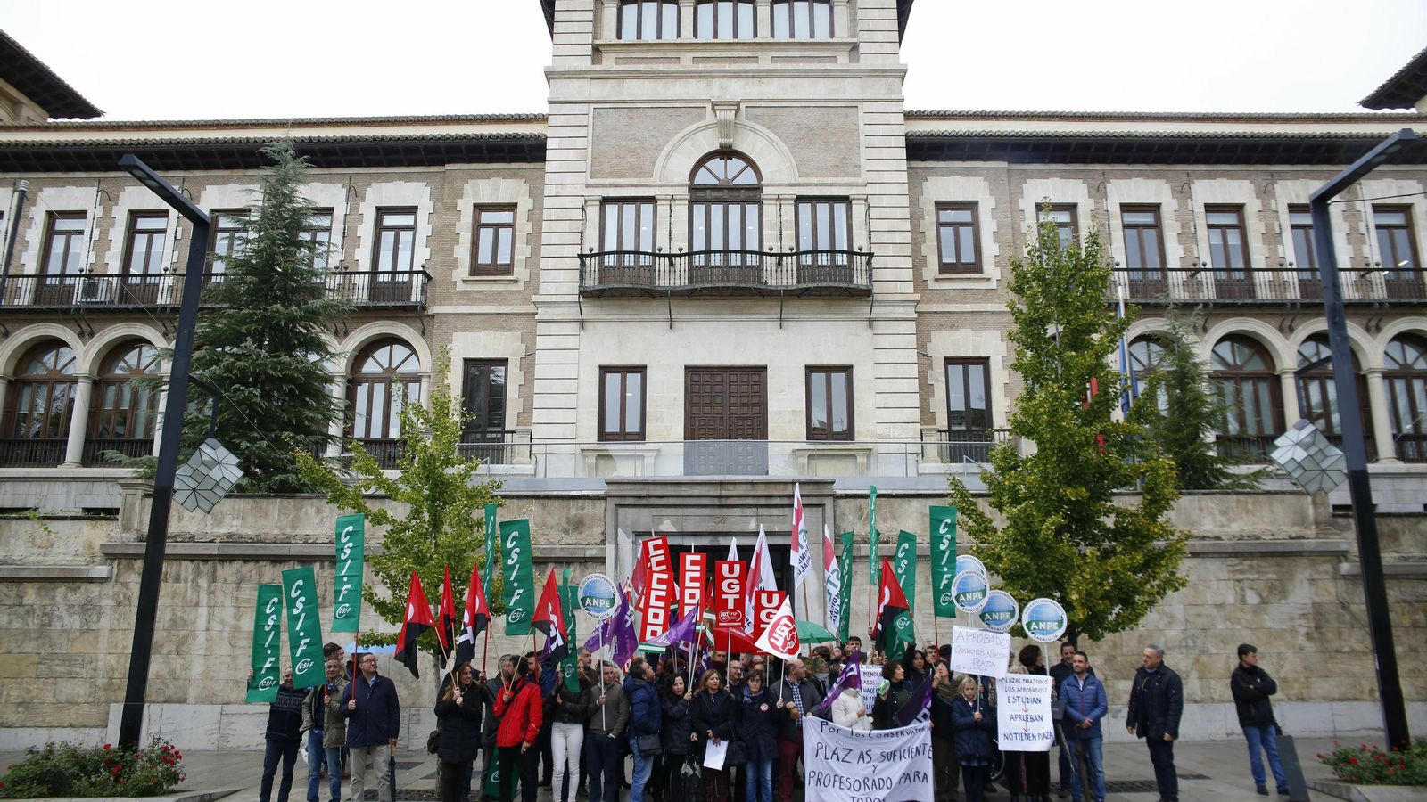 Manifestación frente a la sede de la Junta por el Conservatorio