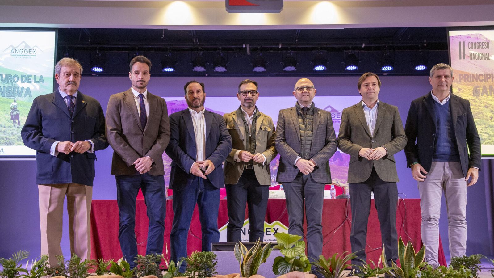 Dirigentes institucionales en la apertura del congreso