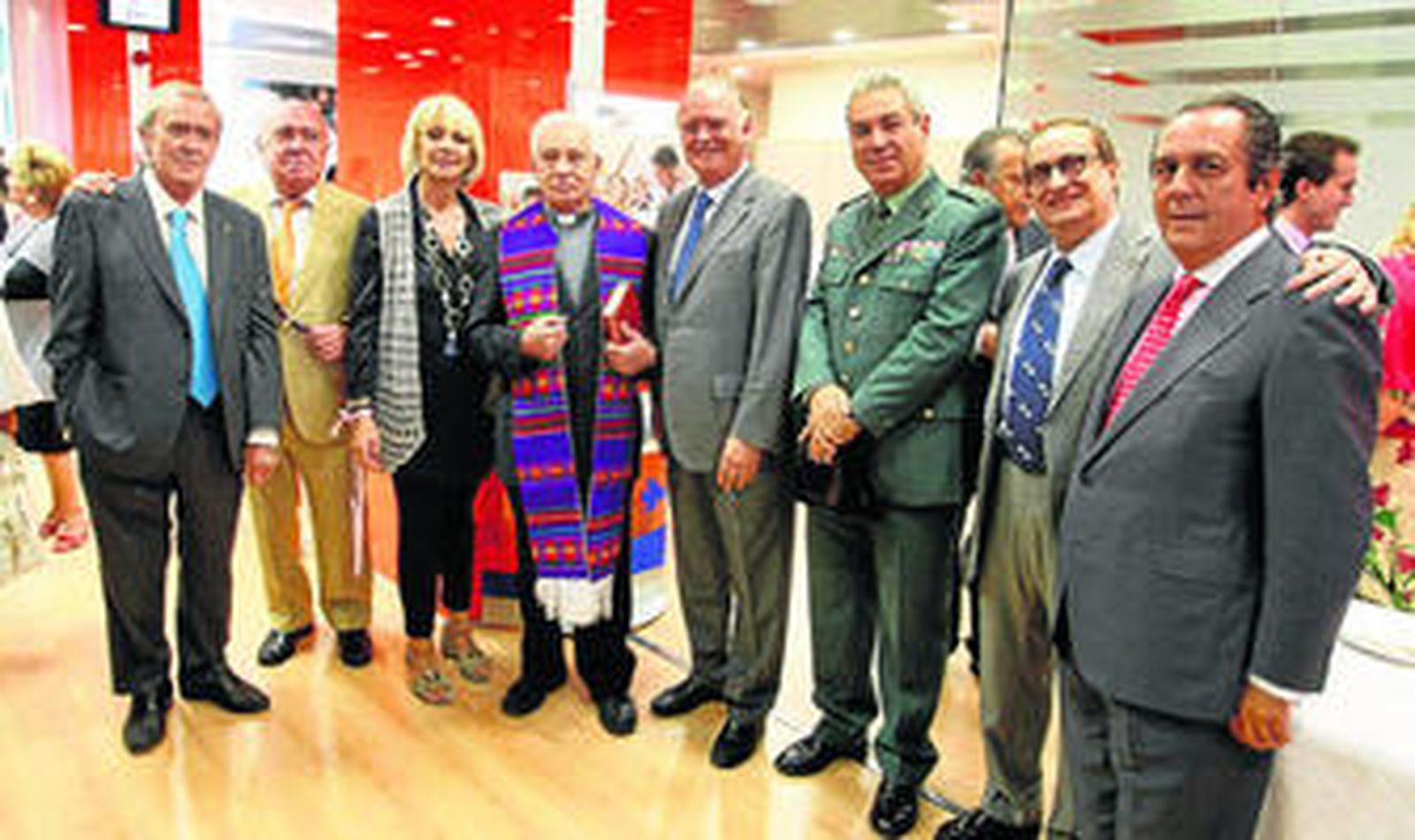 Al acto, que tuvo lugar ayer en las nuevas oficinas de la avenida de Las Cortes, acudieron personalidades del ámbito político, social y empresarial.