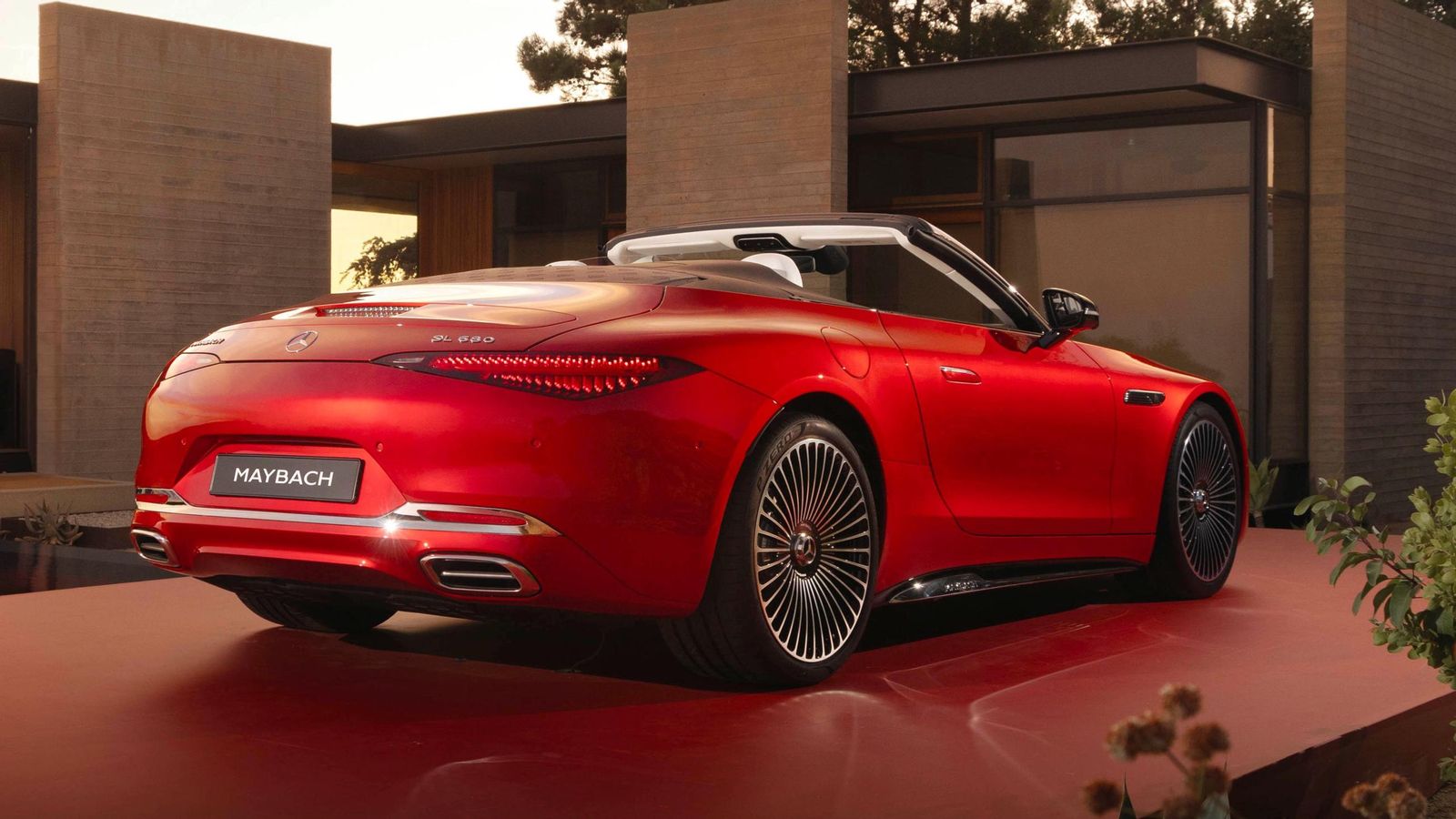 El SL 680 Monogram se añade a la familia de Mercedes-Maybach compuesta por los EQS SUV, GLS y Clase S.