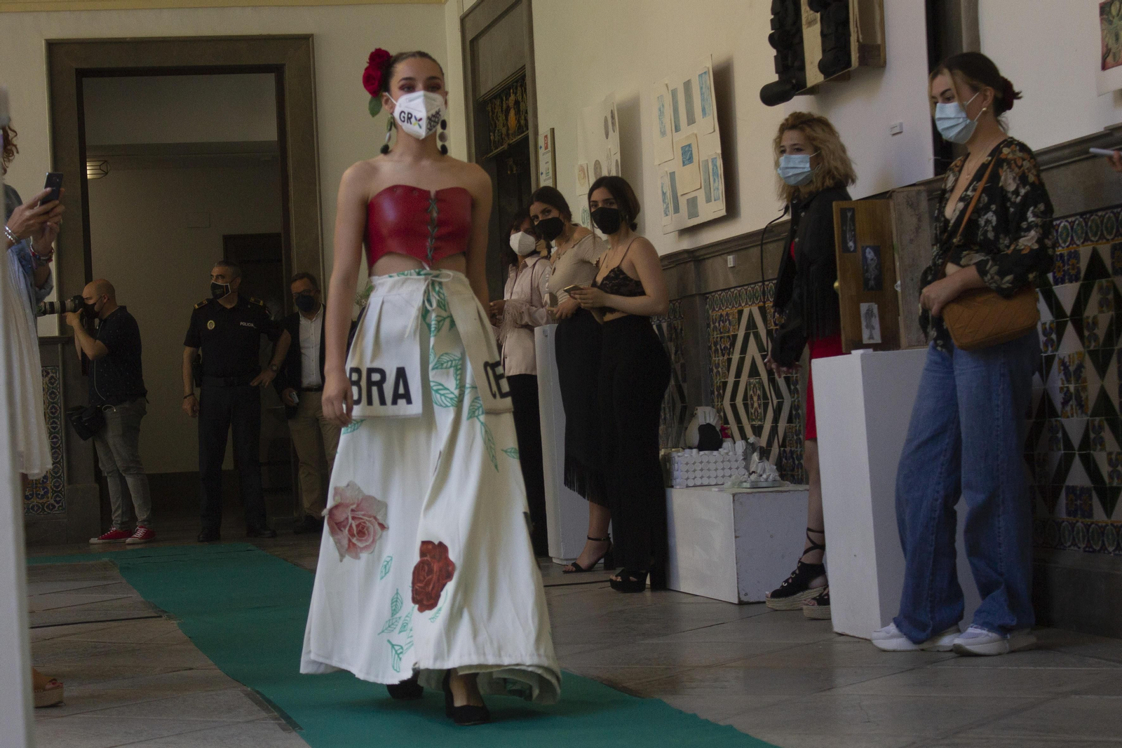 Fotos del desfile de ropa reciclada en Granada