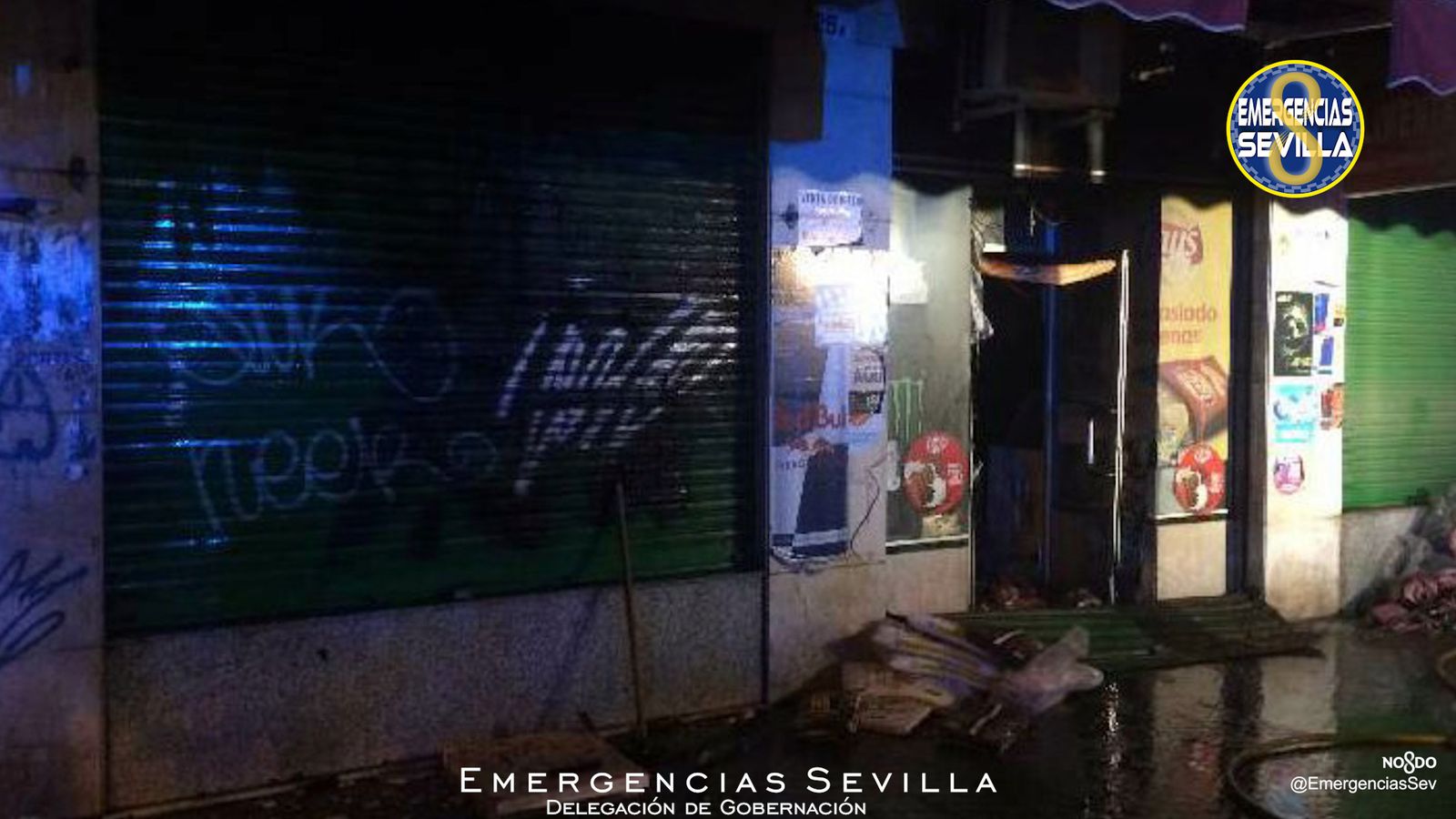 Desalojado un edificio en Sevilla por un incendio en un bazar