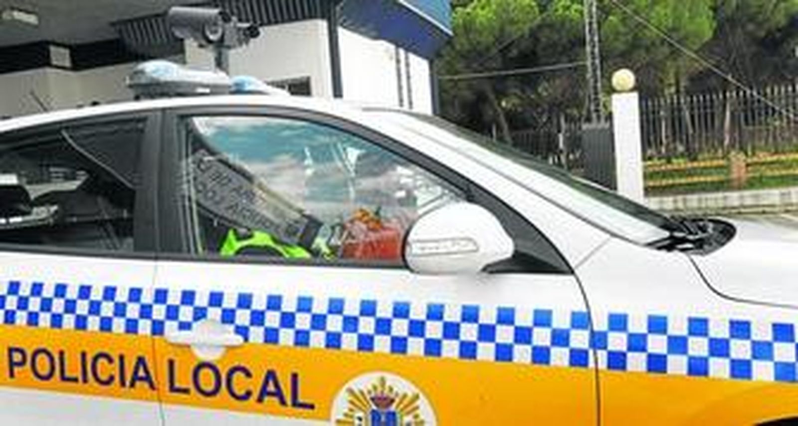 El vehículo 'Prevencar', dotado de visores especiales, inició ayer sus rondas de vigilancia en la ciudad portuense.