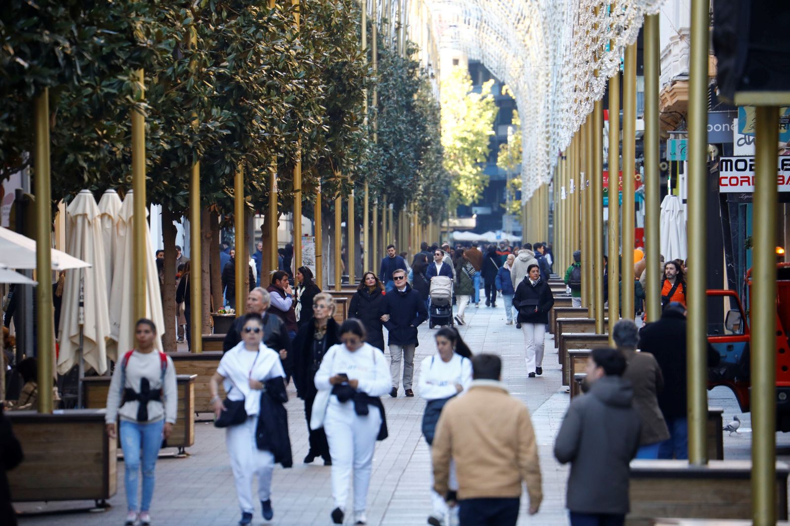 El gran ambiente en las calles de Córdoba en la previa de la Nochevieja, en fotografías