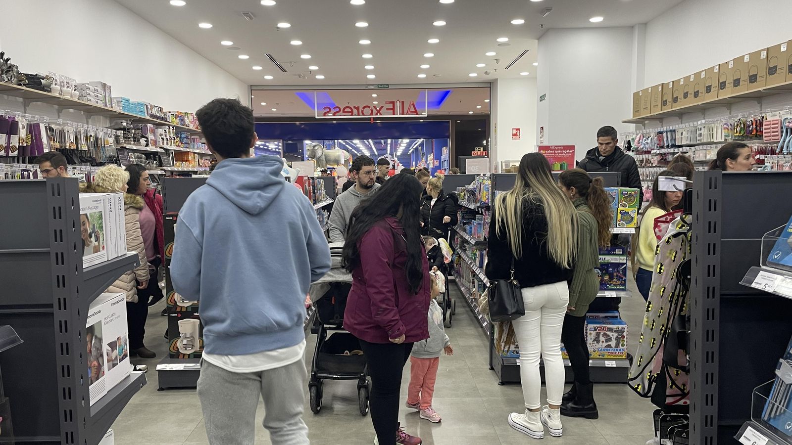 La nueva tienda ha tenido una gran recepción, teniendo colas para pagar en la caja