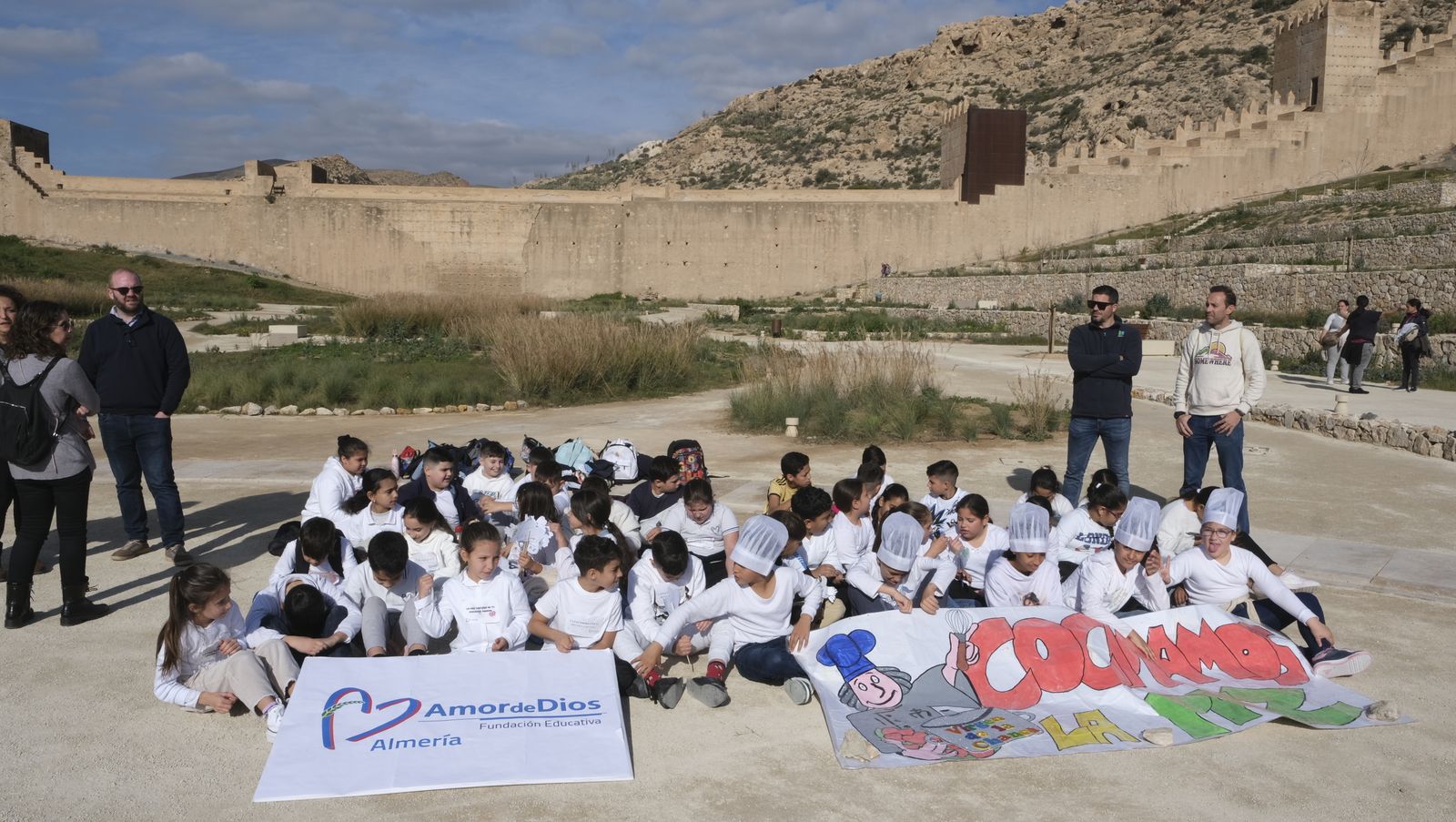 Imágenes de 'Versos por la Paz', en el Parque de La Hoya de Almería