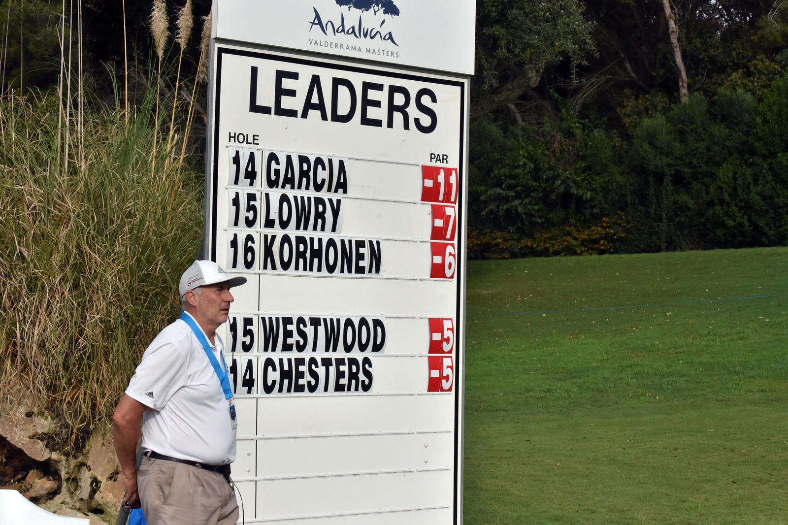 Un marshall, junto a una clasificación