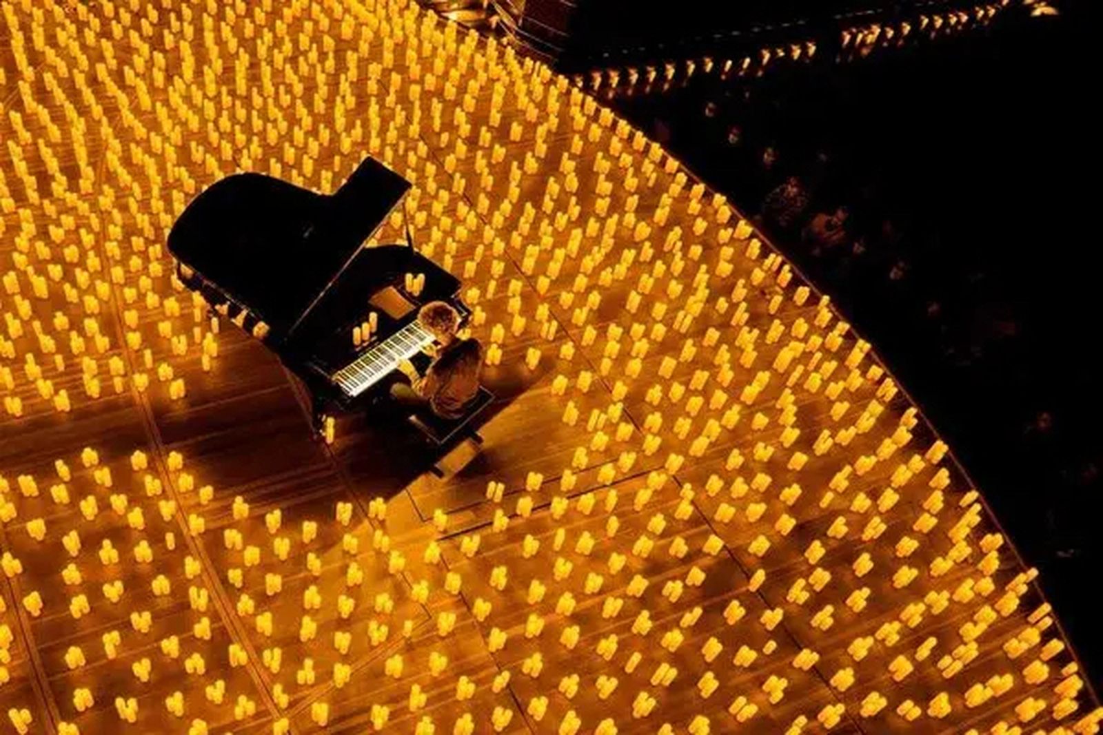 Disfruta de un concierto a la luz de las velas en uno de los lugares más exclusivos de la costa de Granada