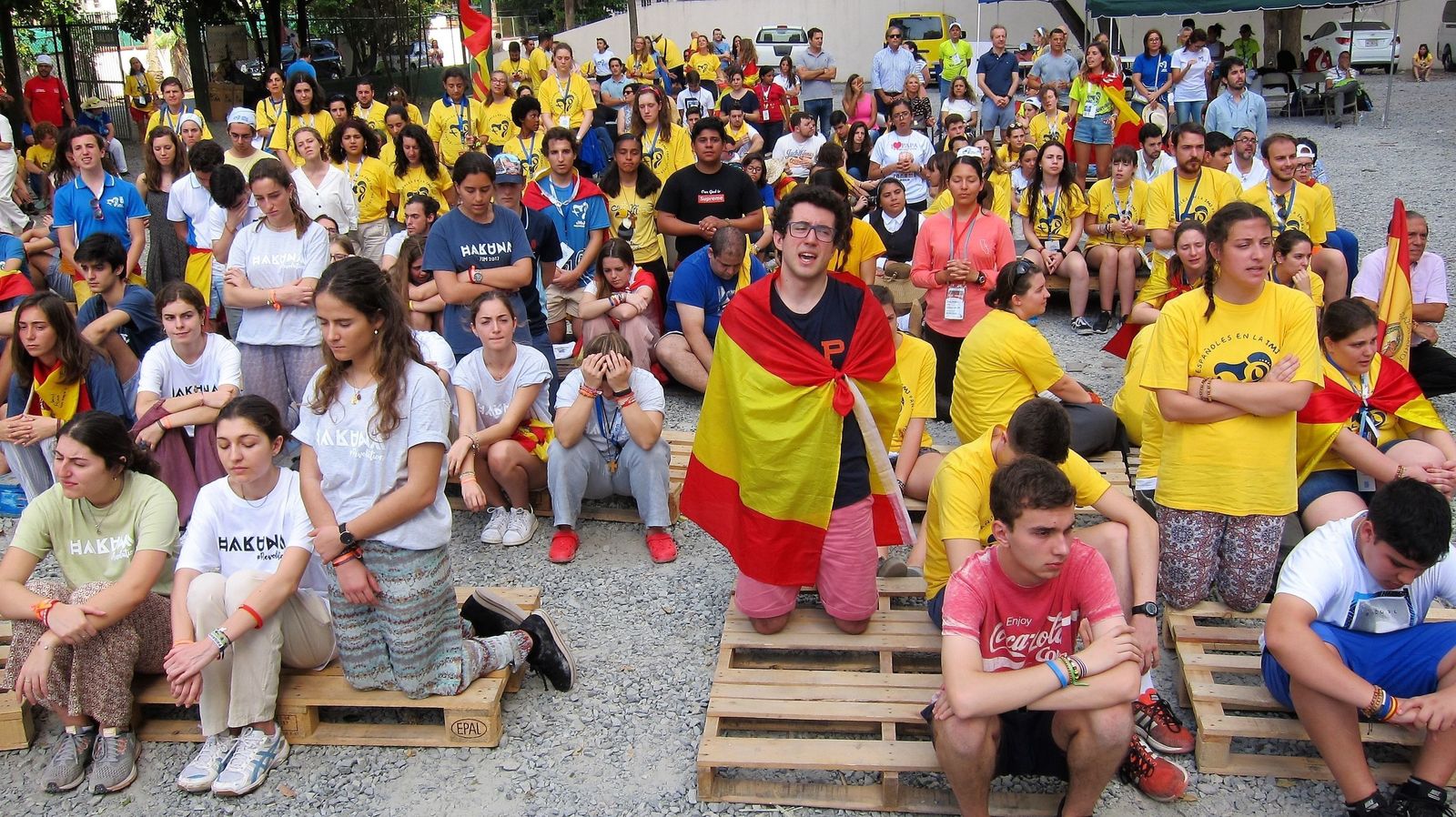 Jóvenes rezan por Julen en Panamá.