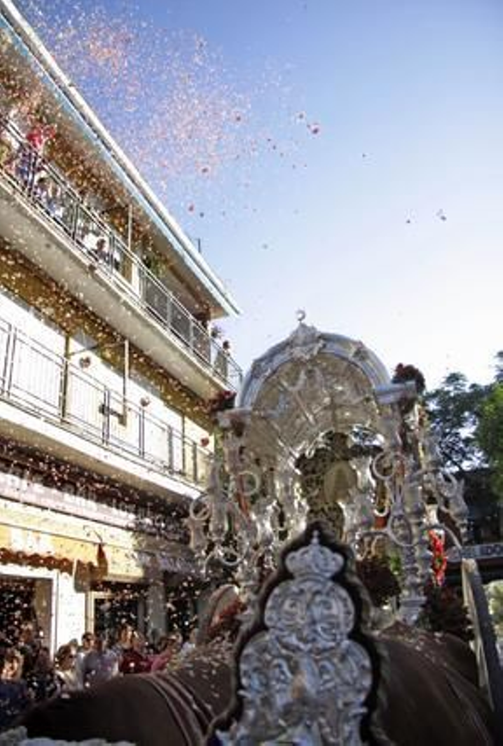 La Hermandad del Cerro del Águila inicia su peregrinación hacia El Rocío.

Foto: BELEN VARGAS
