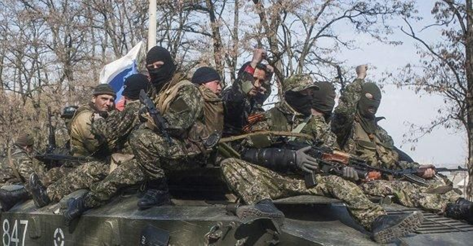 Putin advierte a Merkel de que Ucrania está al borde de la guerra civil