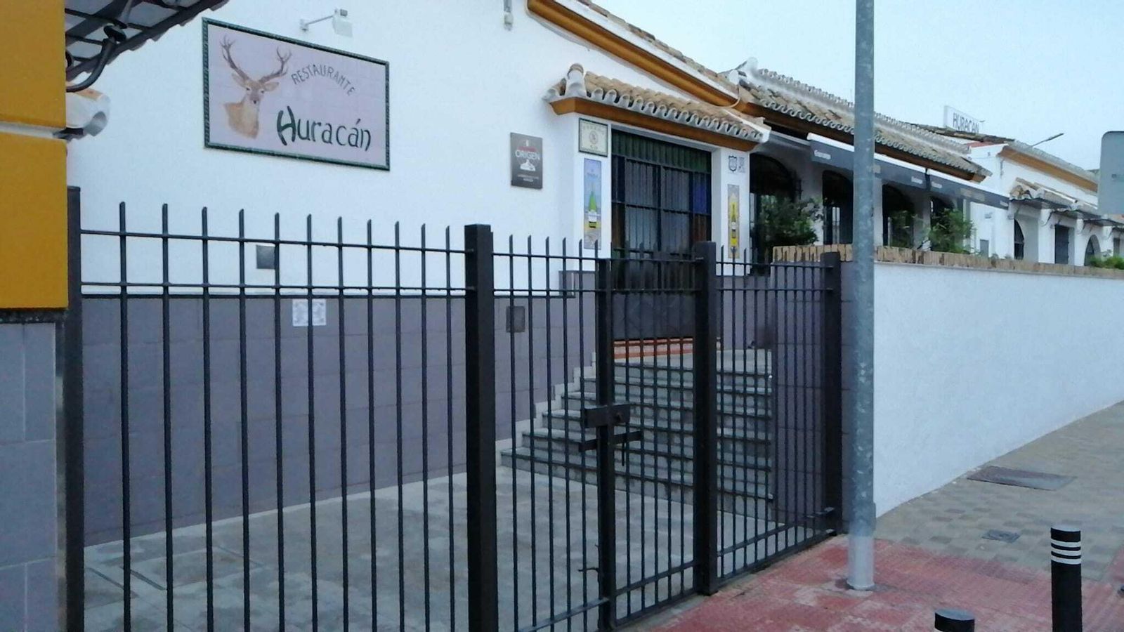 Restaurante El Huracán, en el barrio de Los Bermejales de Sevilla