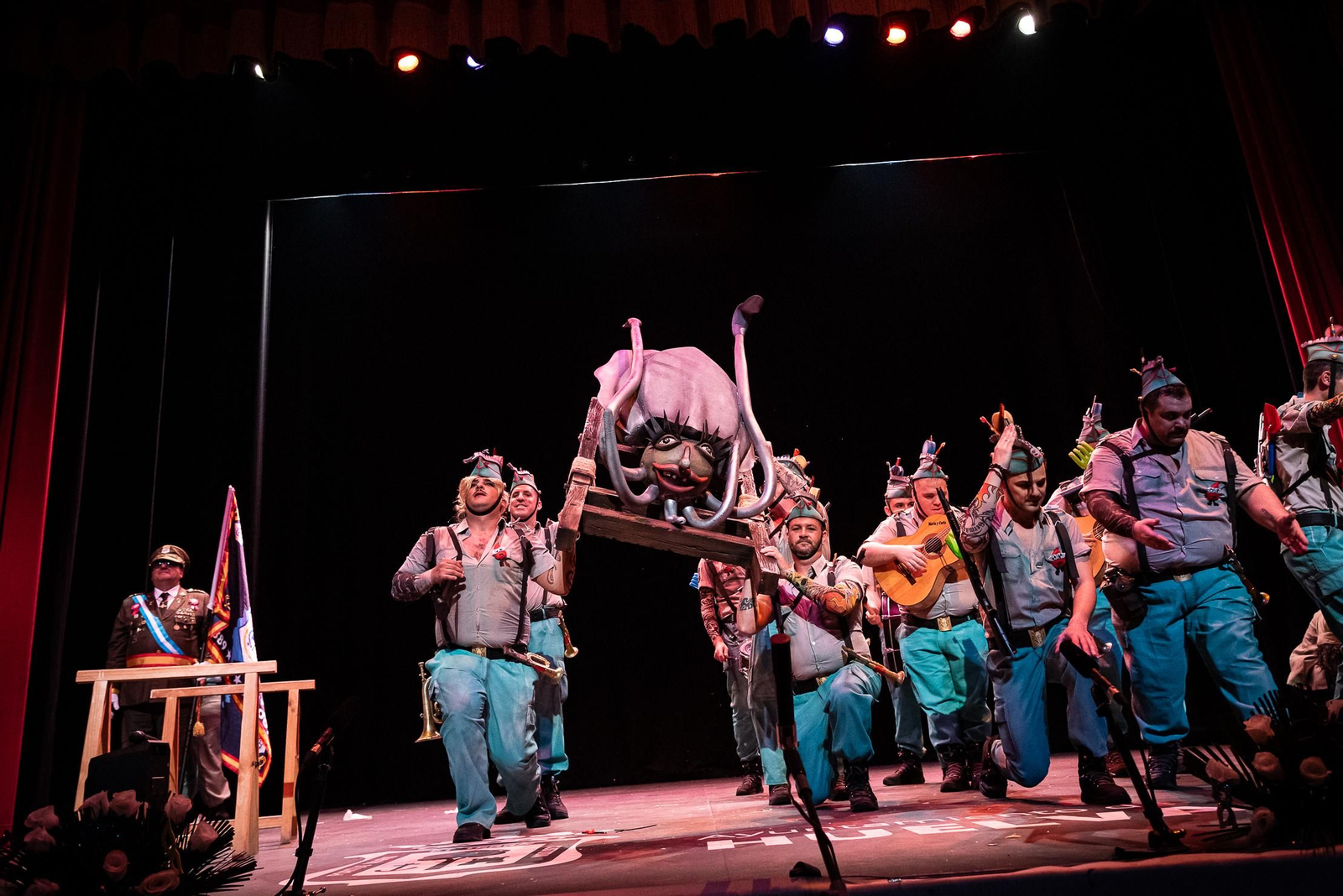 Imágenes de la murga 2020 ¡Qué choco llevo en lo alto! (2ª semifinal del Carnaval Colombino de Huelva)