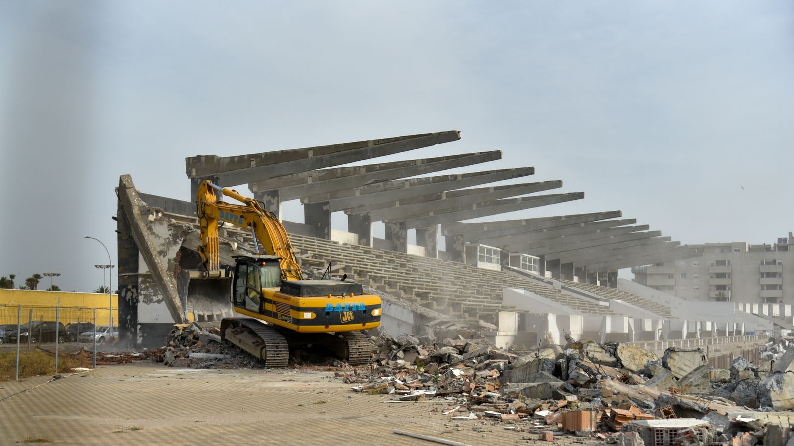 Las fotos del derribo del Estadio Municipal de la Línea