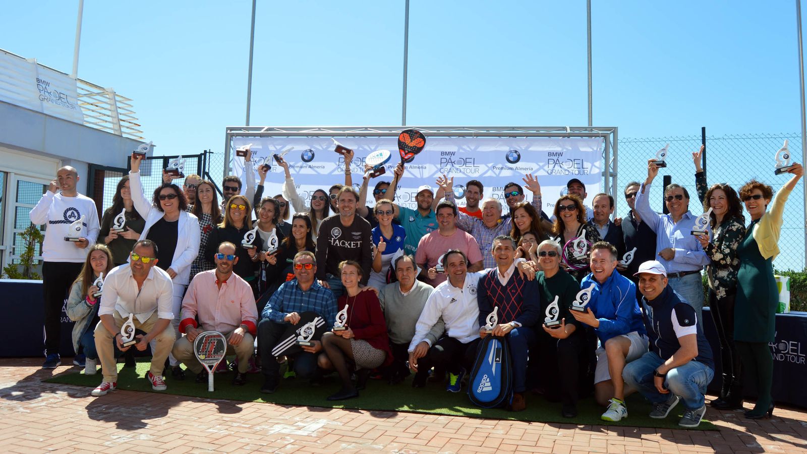 Foto de familia de participantes y ganadores
