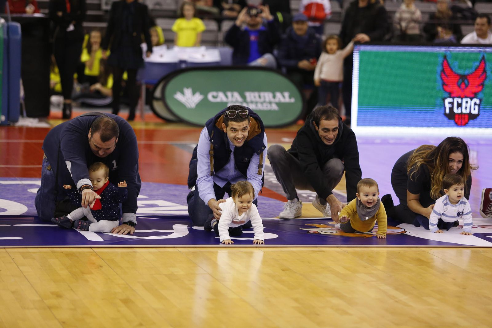 El parqué del Palacio de Deportes será el escenario de la 'Carrera de Bebés'.