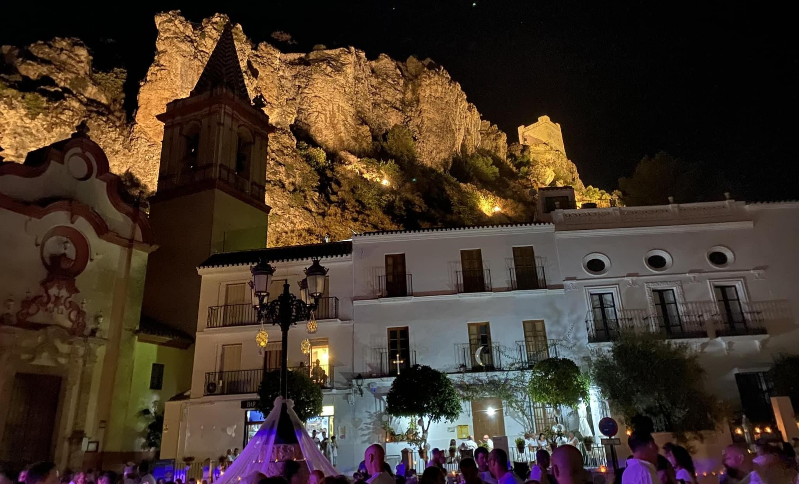 Zahara de la Sierra a la luz de las velas