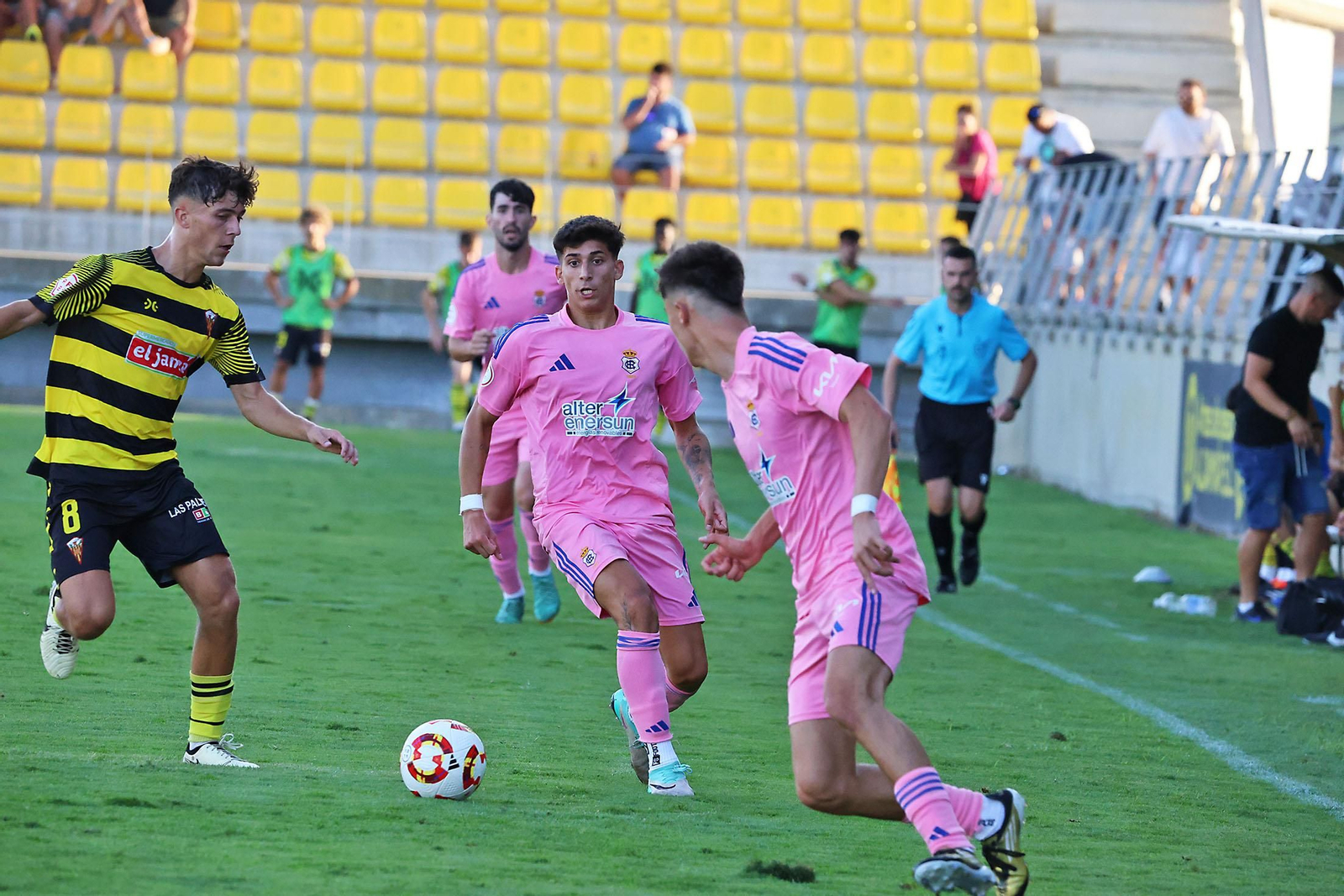 Imágenes del Trofeo de la Bella entre el San Roque de Lepe y el Recreativo de Huelva