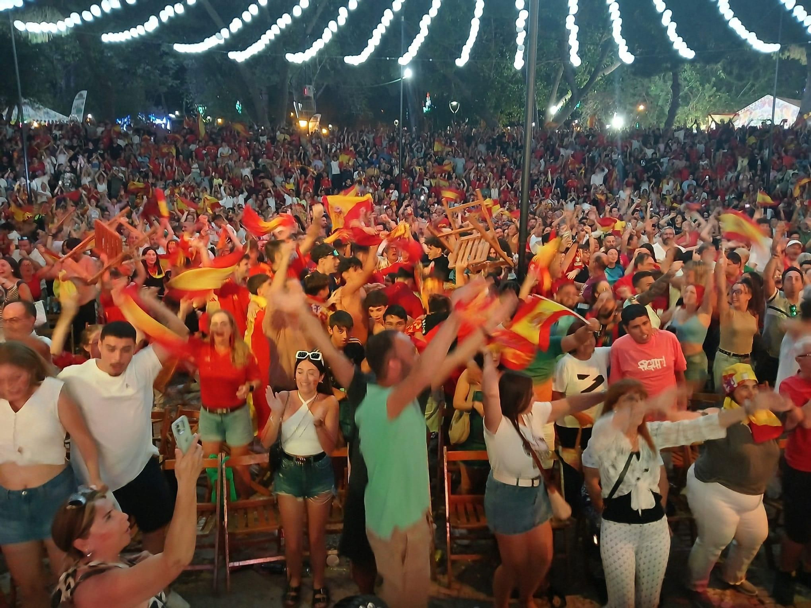 Feria del Carmen en el Parque Así se ha vivido el triunfo de España desde la Feria de San Fernando: búscate en las imágenes