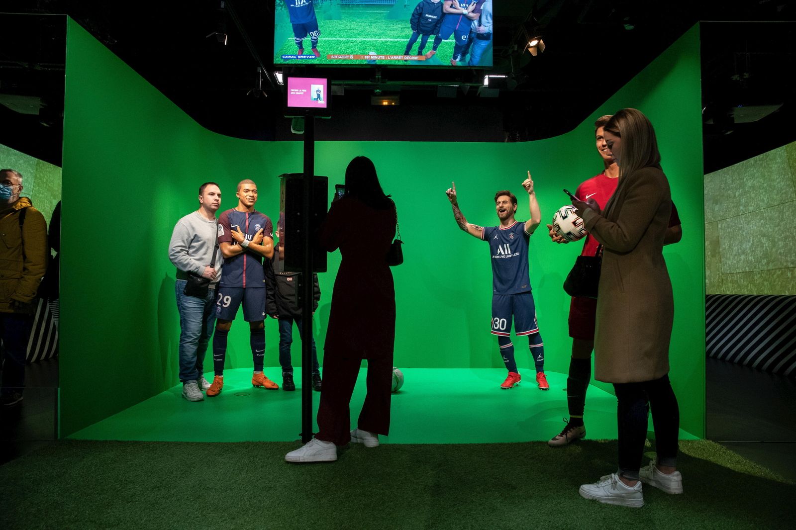 Mbappé y Messi en la sala de futbolistas