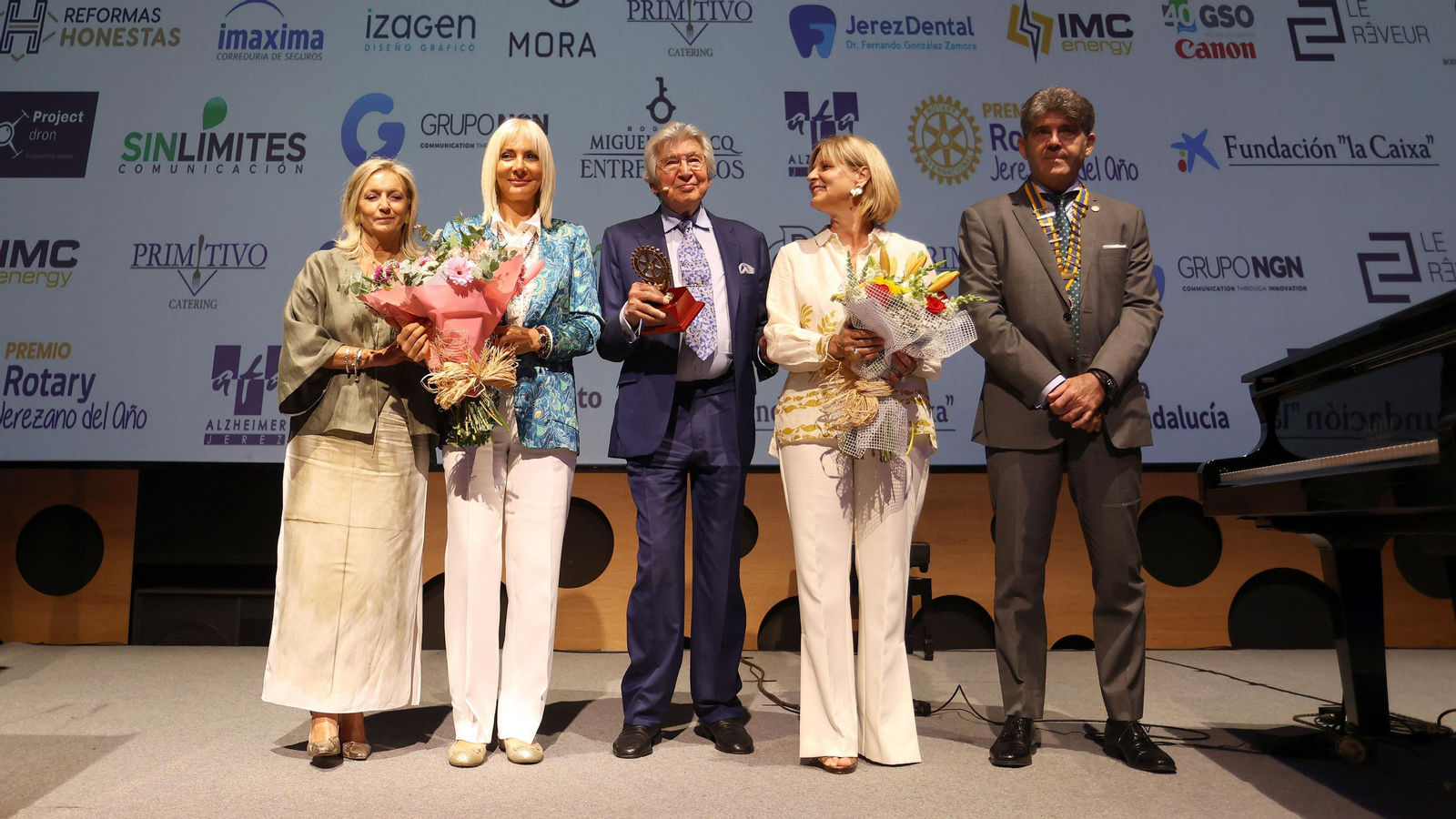 Manuel Alejandro recibe el premio Jerezano del Año del Rotary Club Jerez