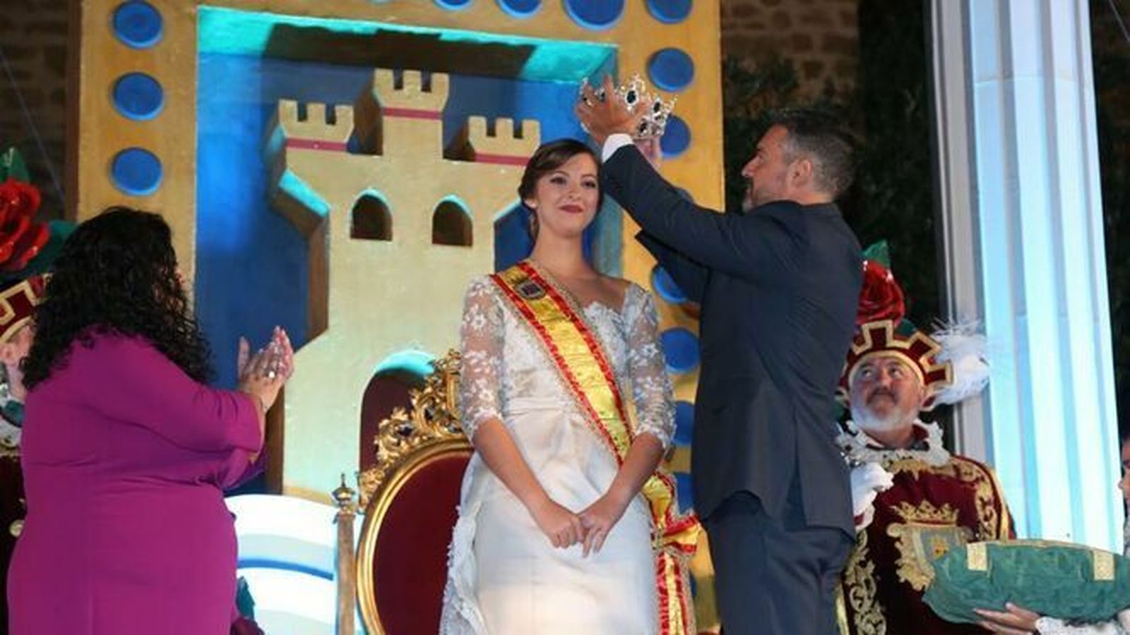 Momento de la coronación de la dama mayor el pasado año.