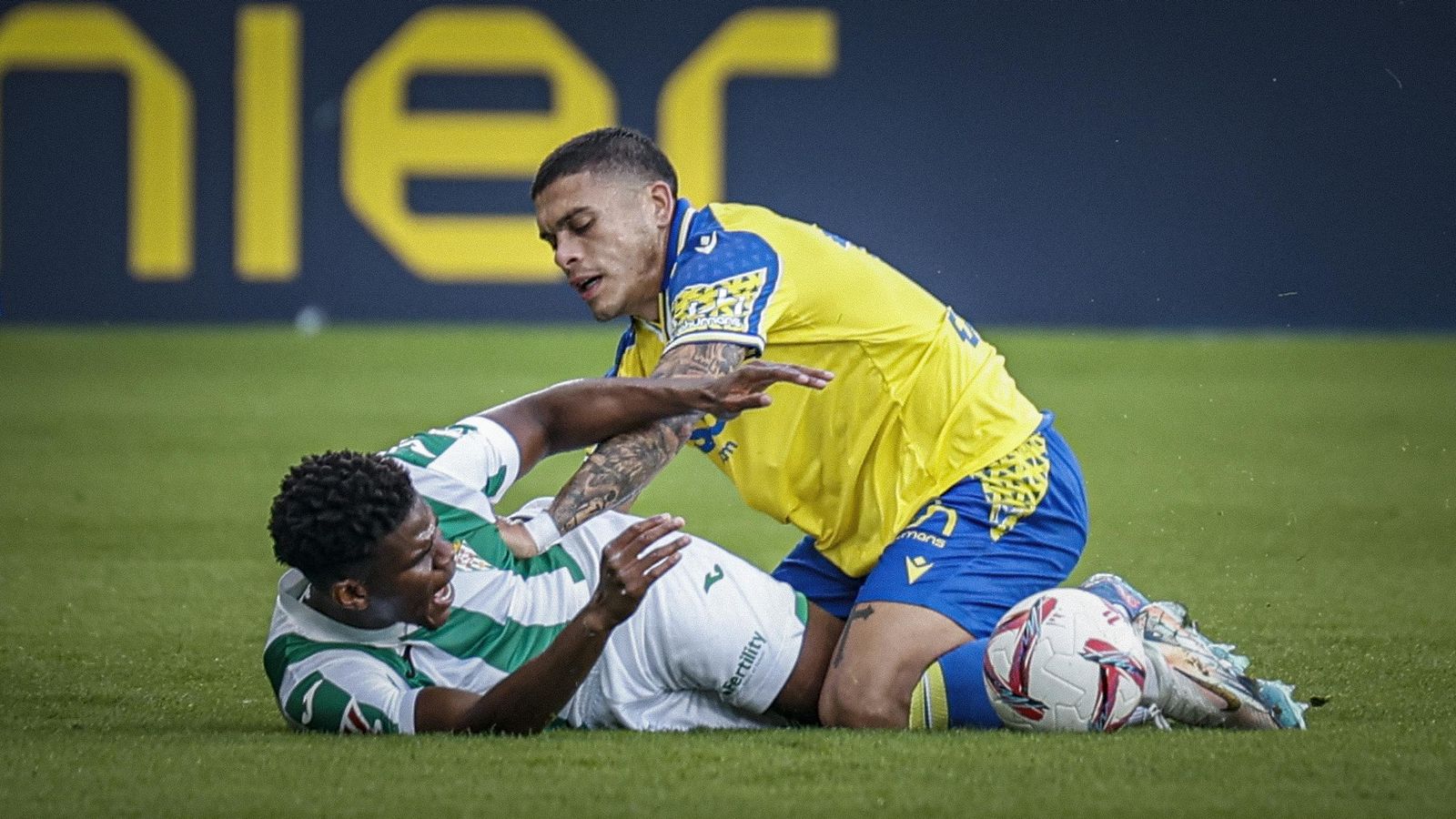 Búscate entre las imágenes del partido de fútbol entre Cádiz CF y Córdoba CF