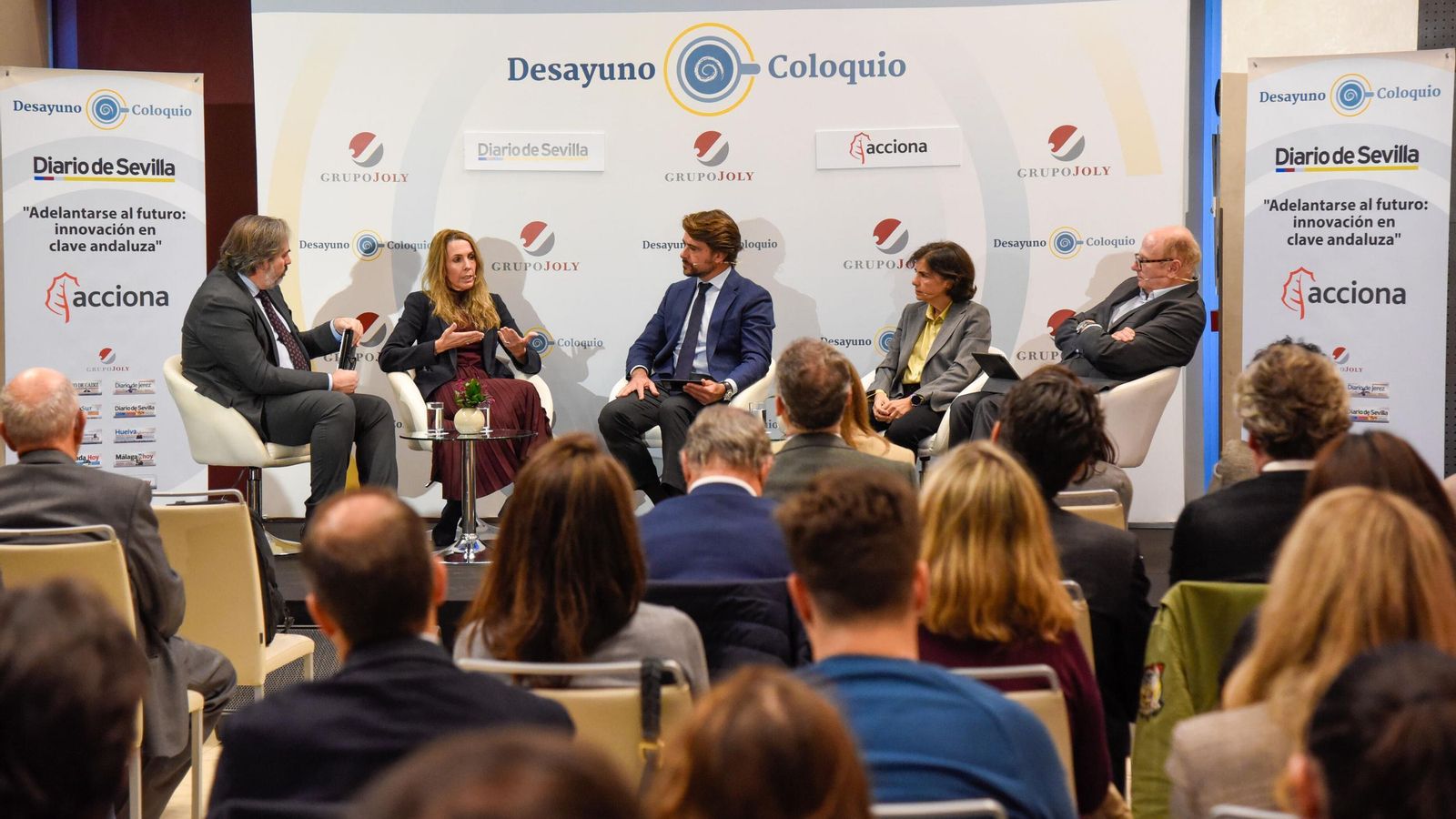 El debate se organizó en colaboración con Acciona