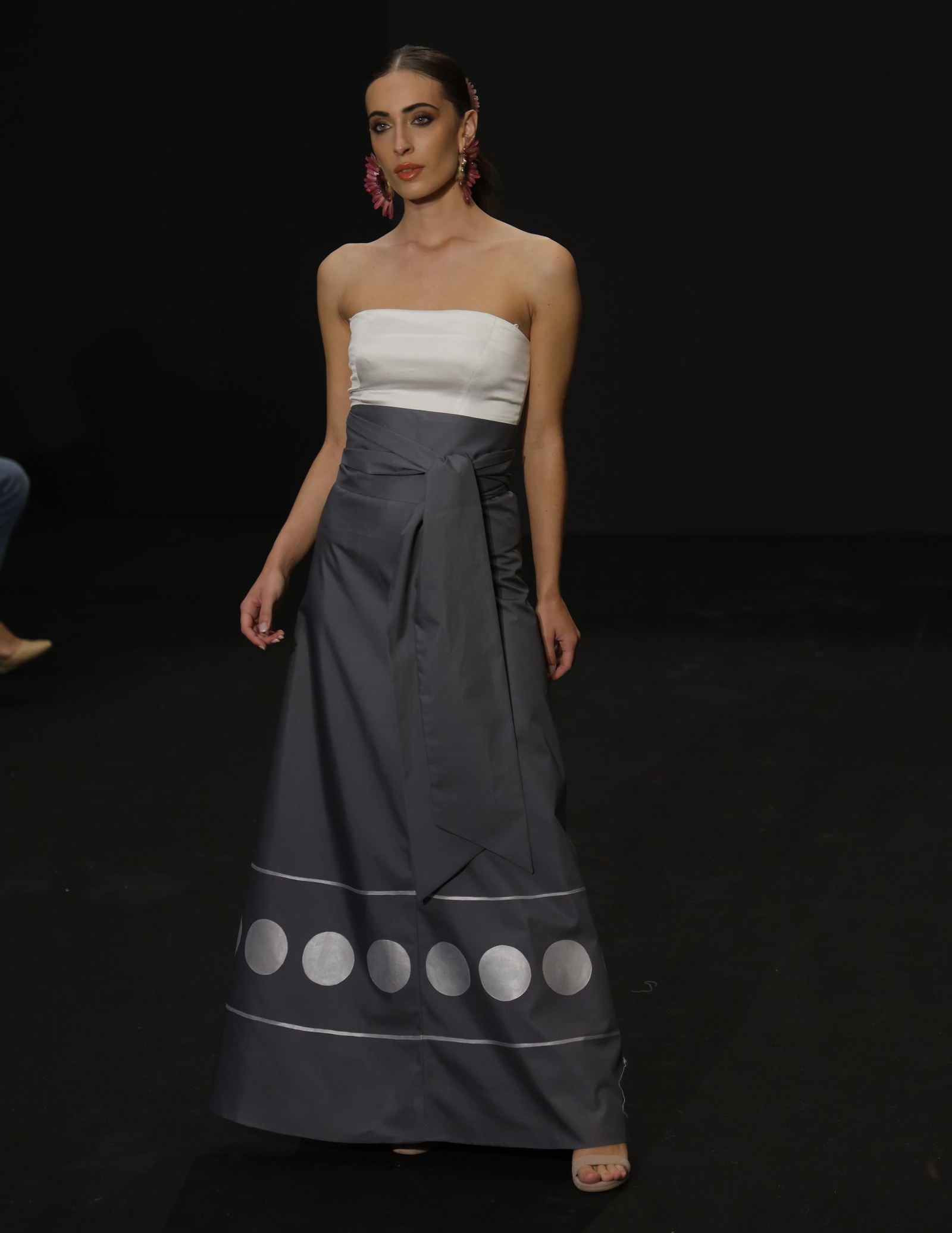 Emprende Lunares, el desfile de moda flamenca de DN Flamenca, que anticipa la Feria de Abril: todas las fotos.