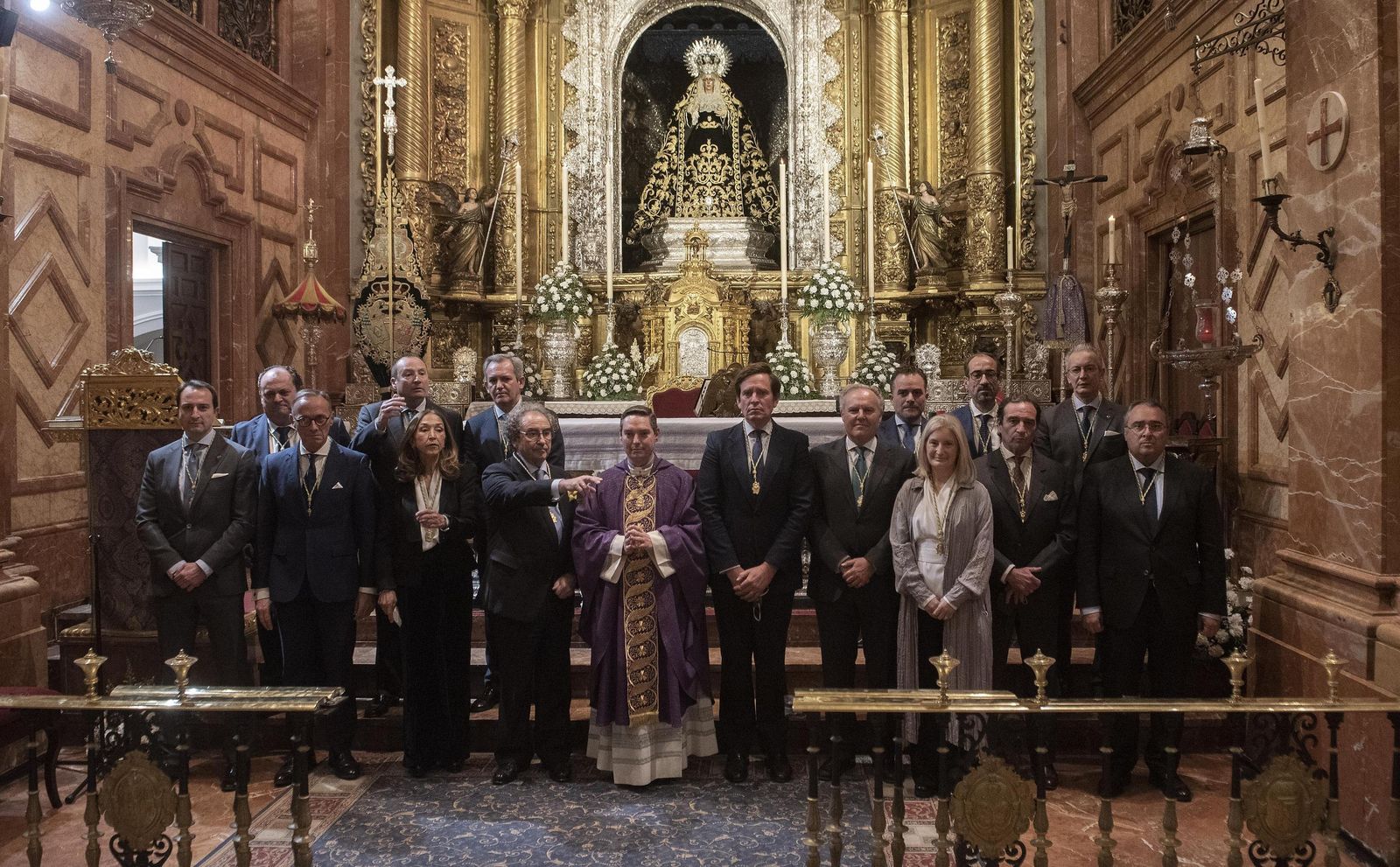 Foto de familia del acto en la Macarena.