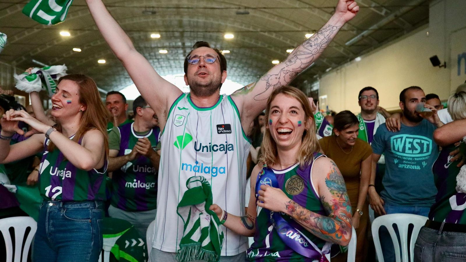 La locura en Los Guindos: ¡Búscate durante la final de BCL del Unicaja!