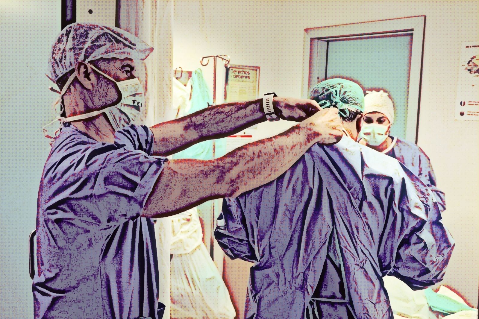 Sanitarios durante una de las instalaciones de personal en un centro hospitalario.