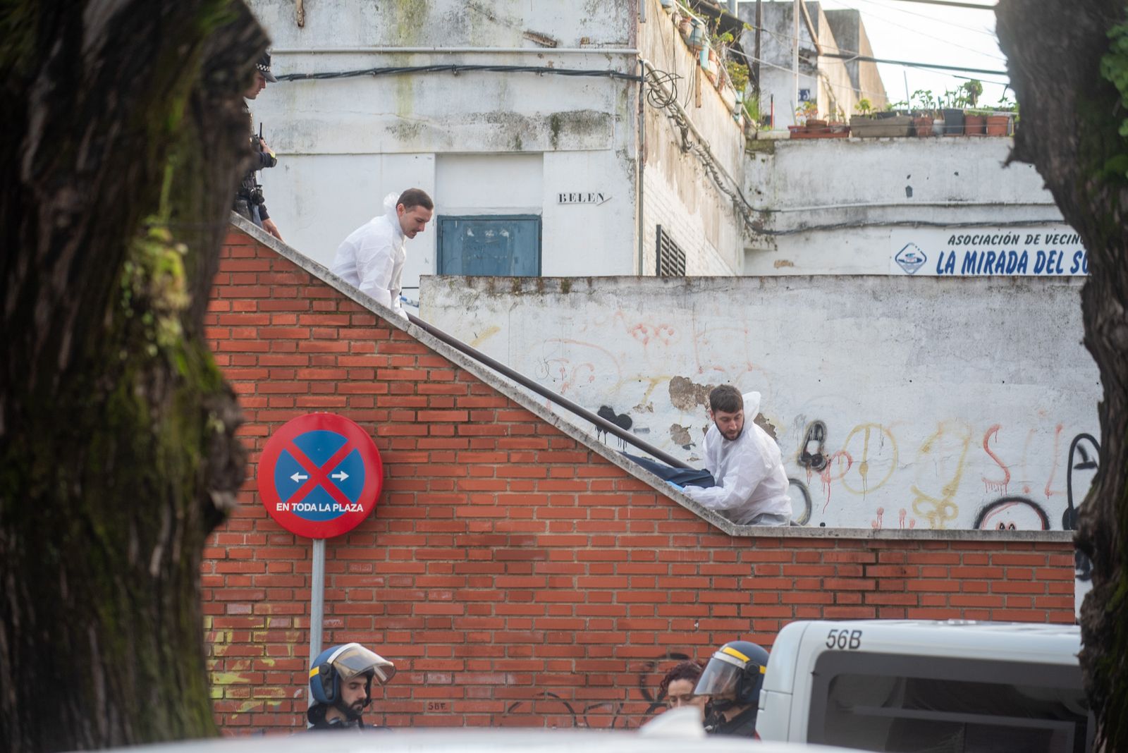 El despliegue policial en Sector Sur tras el apuñalamiento de un hombre, en imágenes
