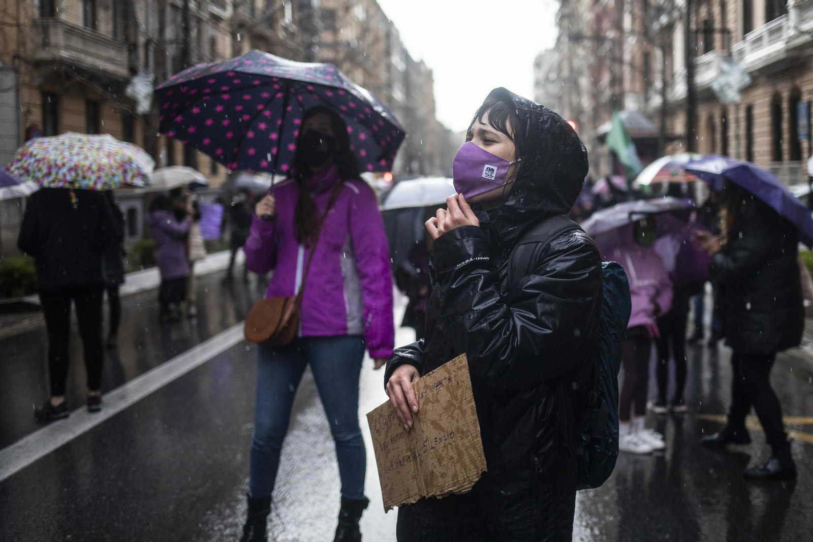 Las mejores imágenes de la manifestación feminista del 8M en Granada este 2021