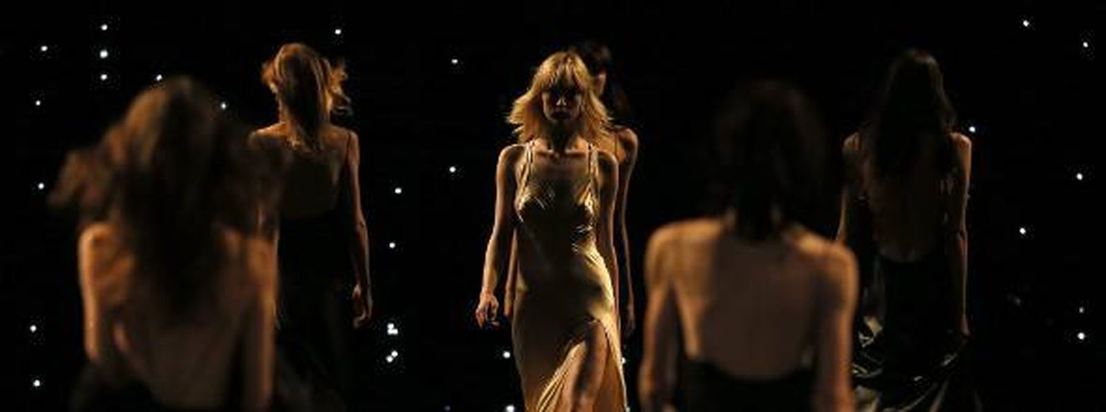 Saint Laurent, rebelde e irreverente, solo viste a las más atrevidas