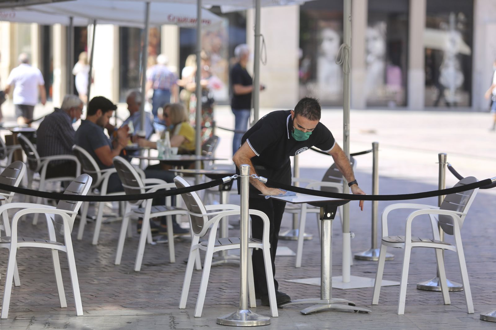 Fotos de los bares de Málaga, todavía a medio gas, en la recta final de la fase 3
